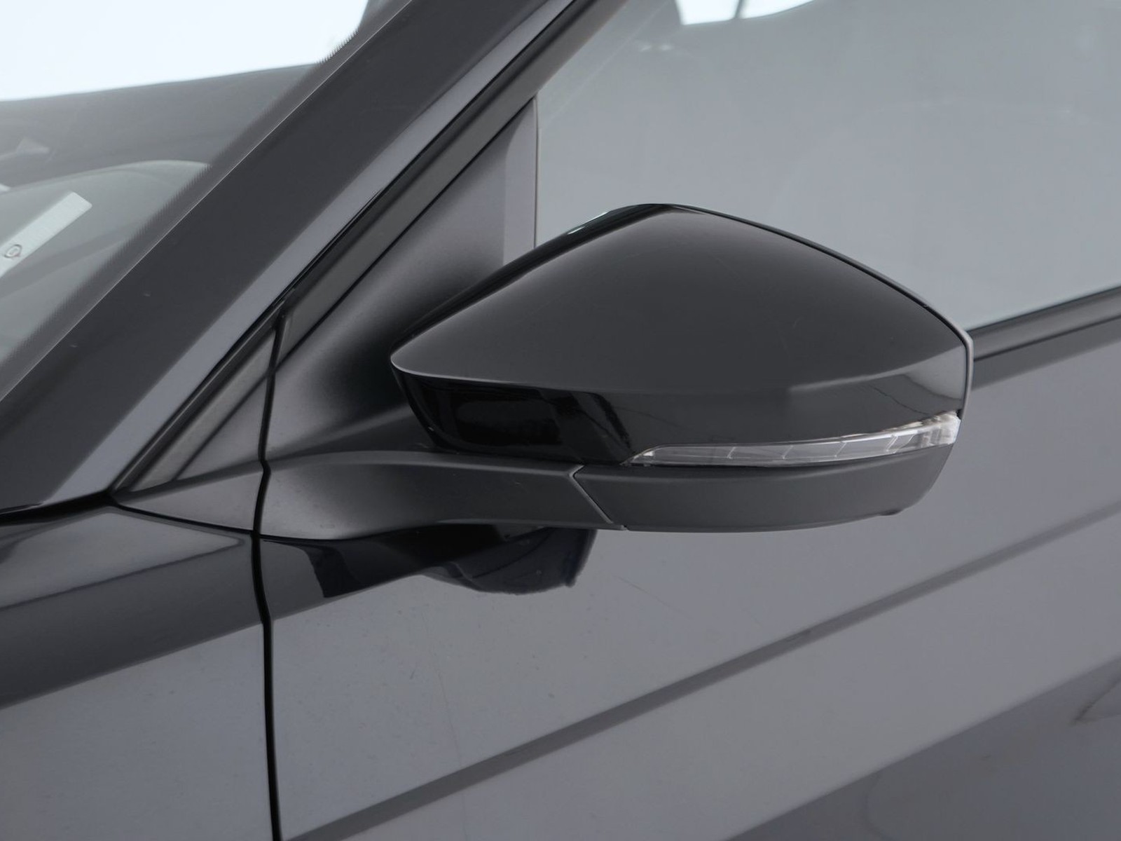 33 - Volkswagen T-Cross 1.0 tsi 110cv style