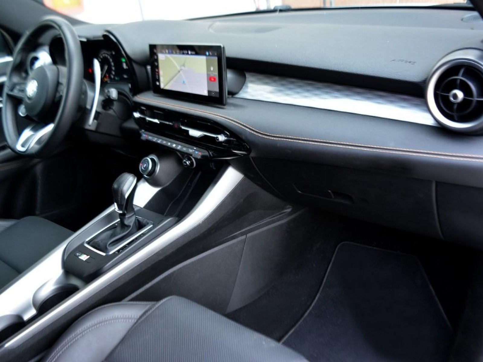 8 - Alfa Romeo Tonale 1.5 hybrid 160cv veloce tct7