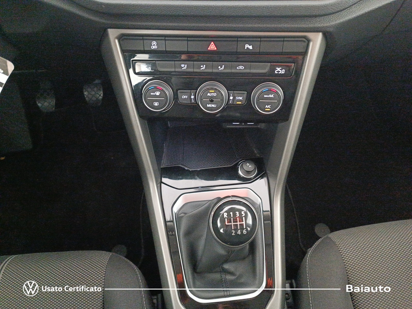 11 - Volkswagen T-Roc 1.0 tsi 110cv style