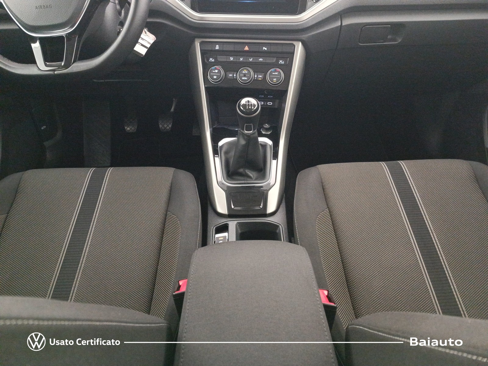 14 - Volkswagen T-Roc 1.0 tsi 110cv style