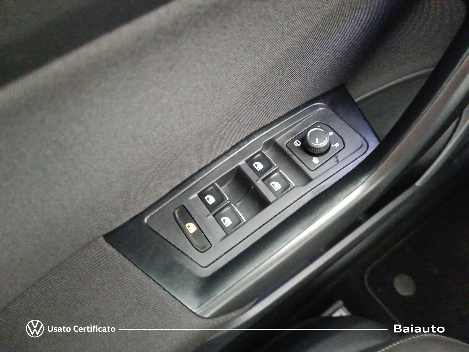 18 - Volkswagen T-Roc 1.0 tsi 110cv style