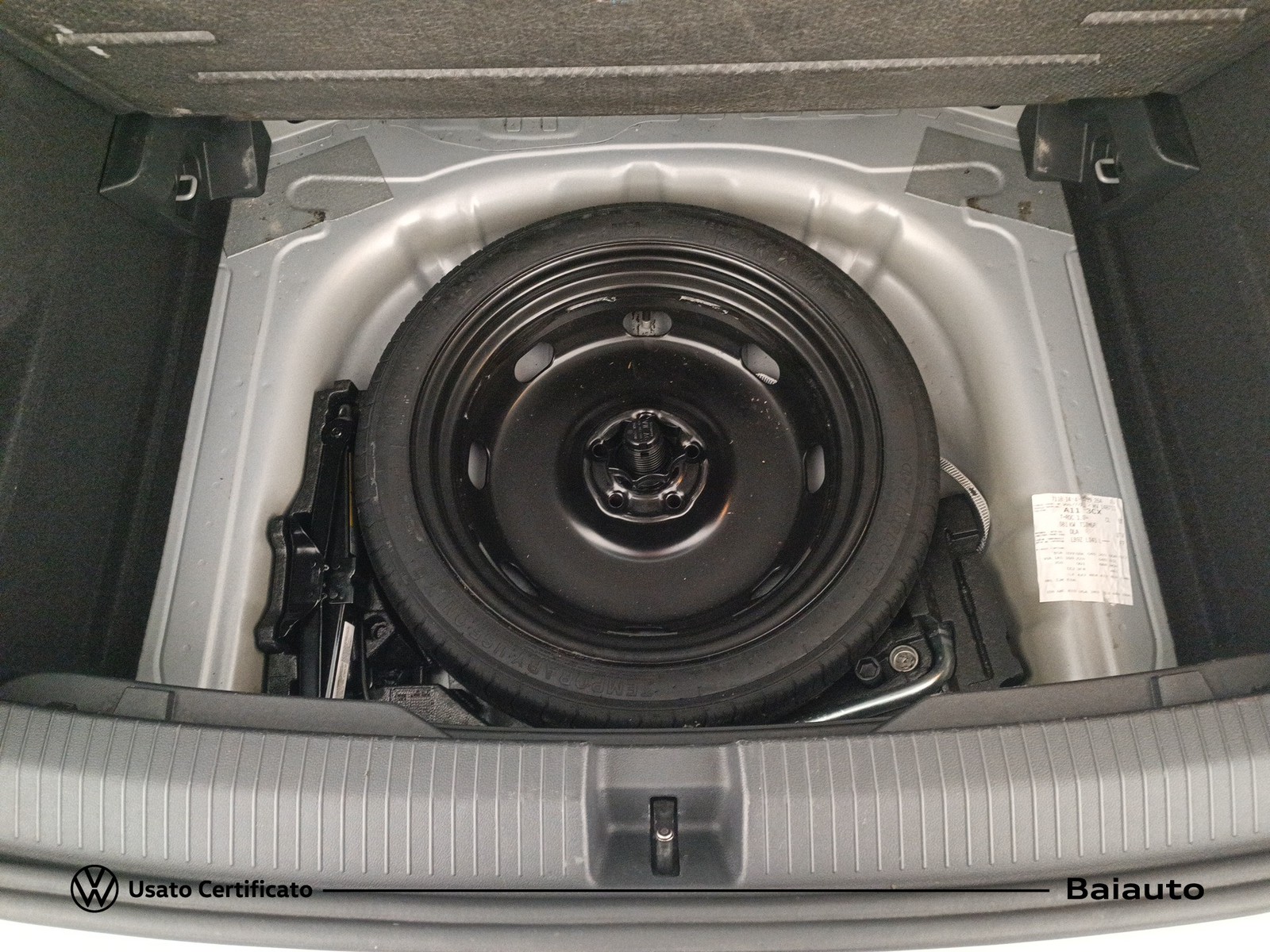 28 - Volkswagen T-Roc 1.0 tsi 110cv style