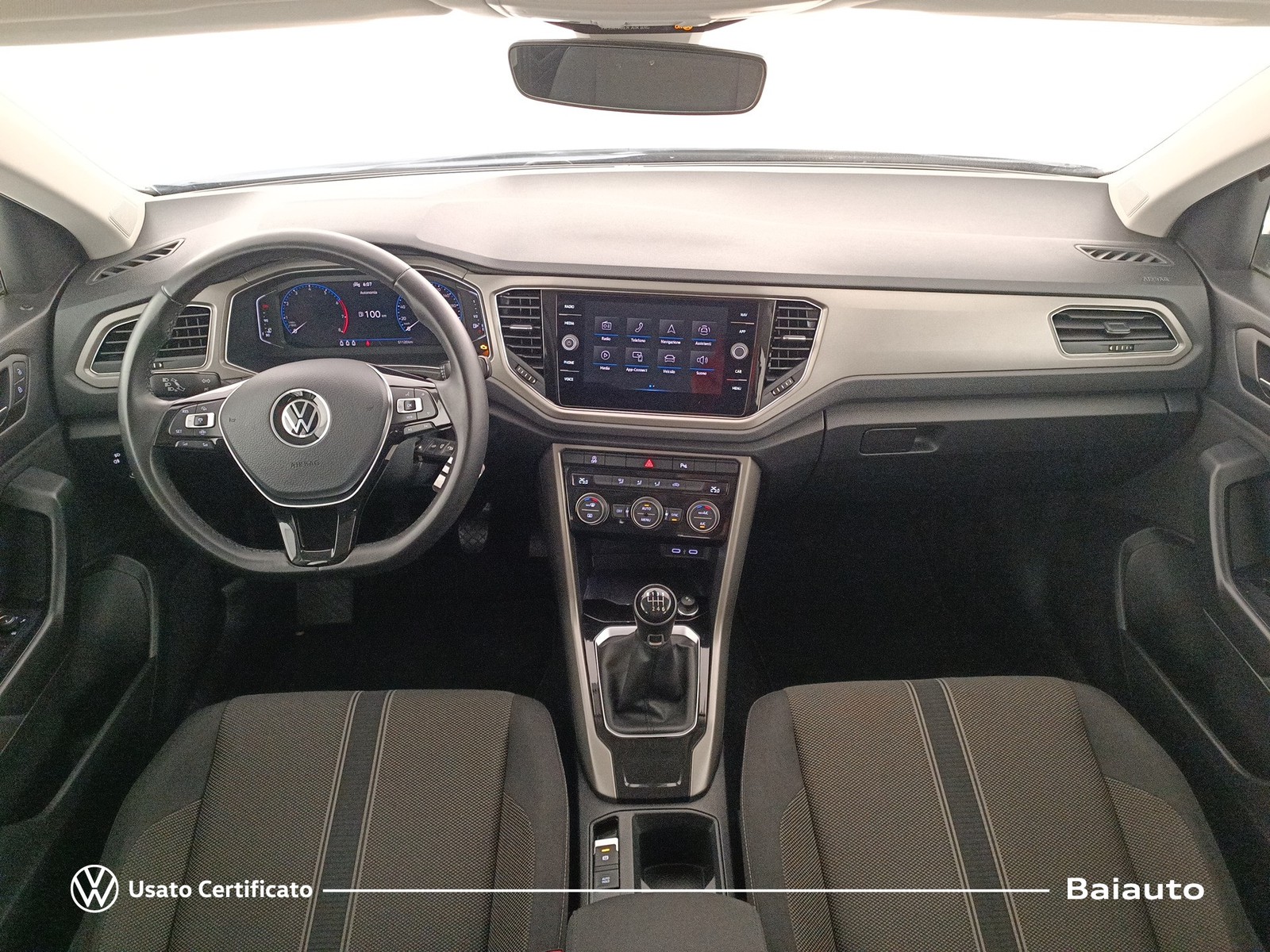 6 - Volkswagen T-Roc 1.0 tsi 110cv style