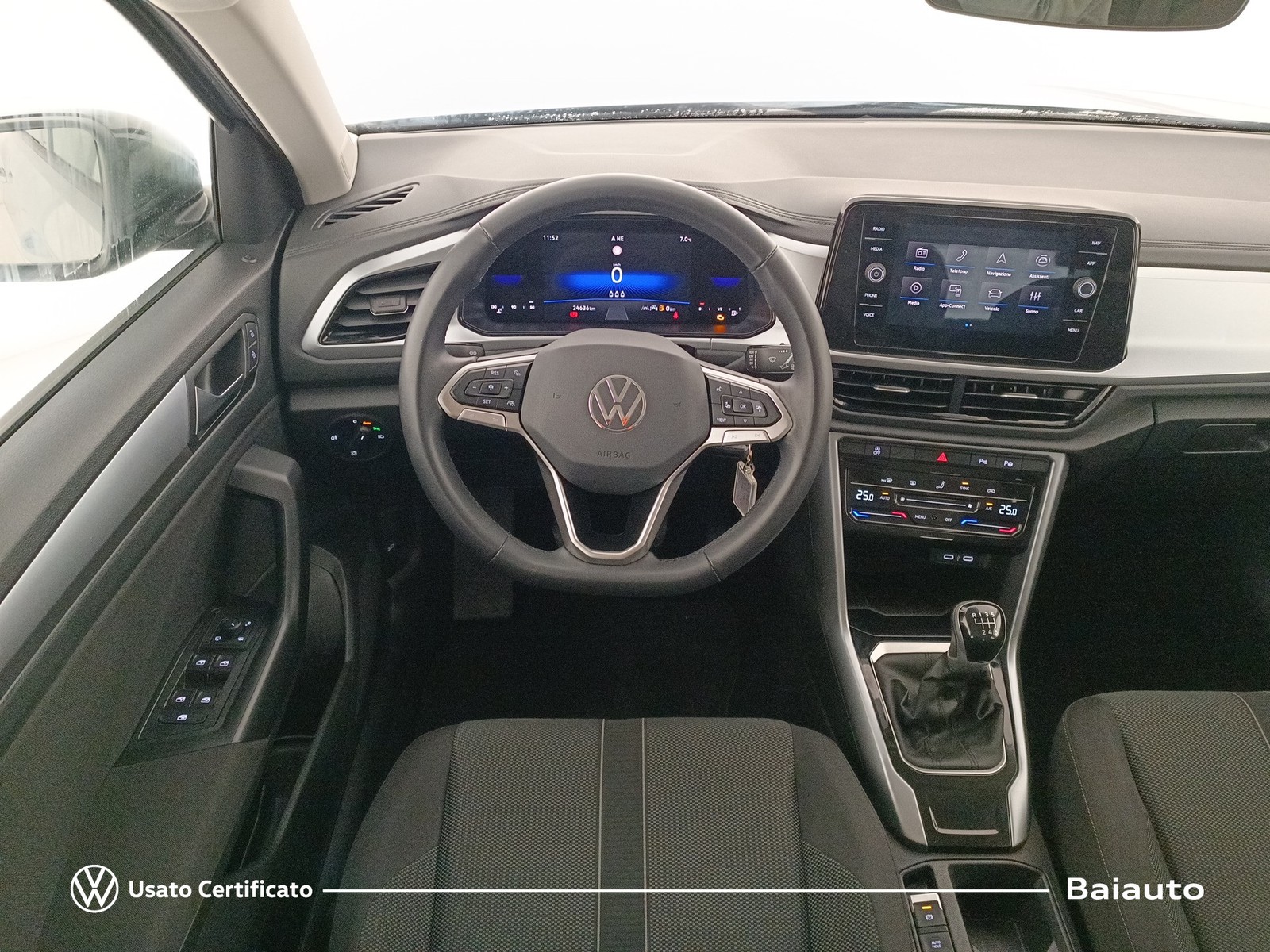 8 - Volkswagen T-Roc 2.0 tdi scr 115cv life