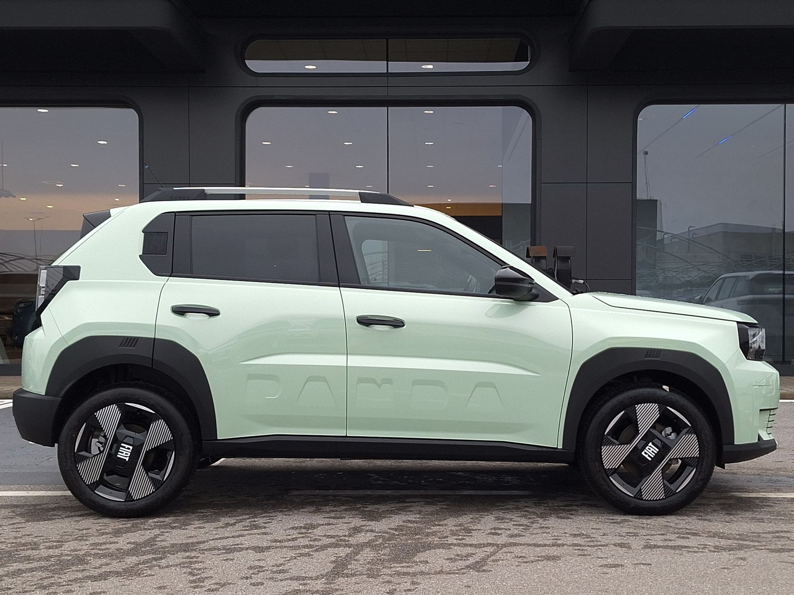 4 - Fiat Grande Panda 1.2 hybrid 110cv la prima