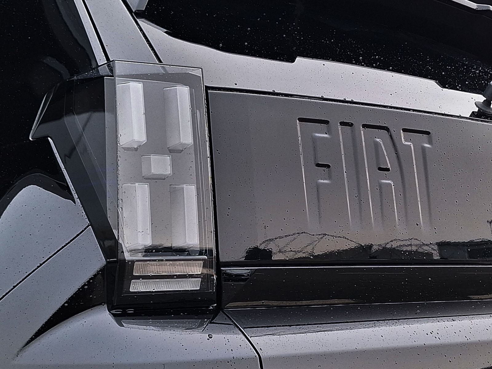 15 - Fiat Grande Panda 1.2 hybrid 110cv la prima