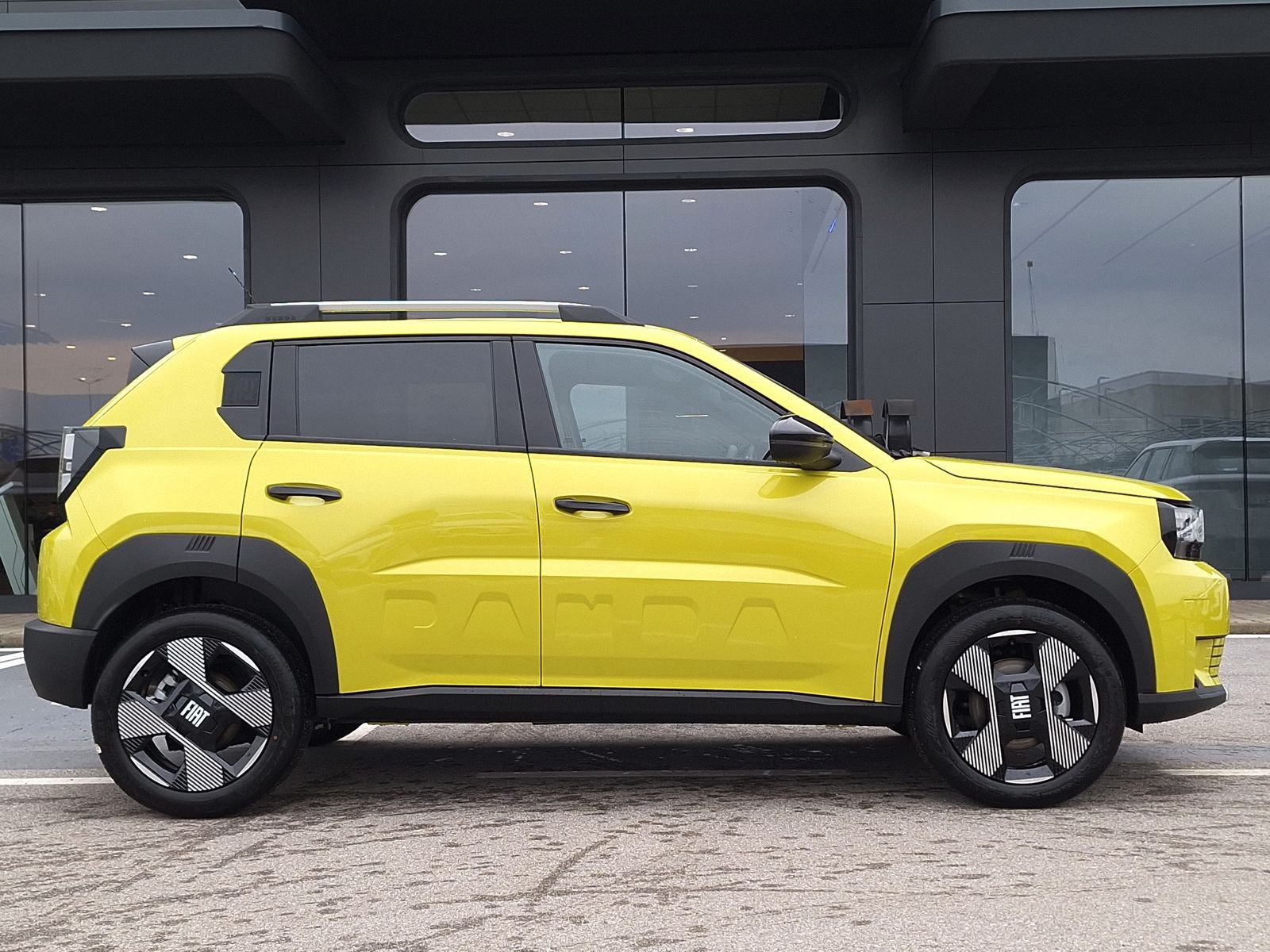 4 - Fiat Grande Panda 1.2 hybrid 110cv la prima