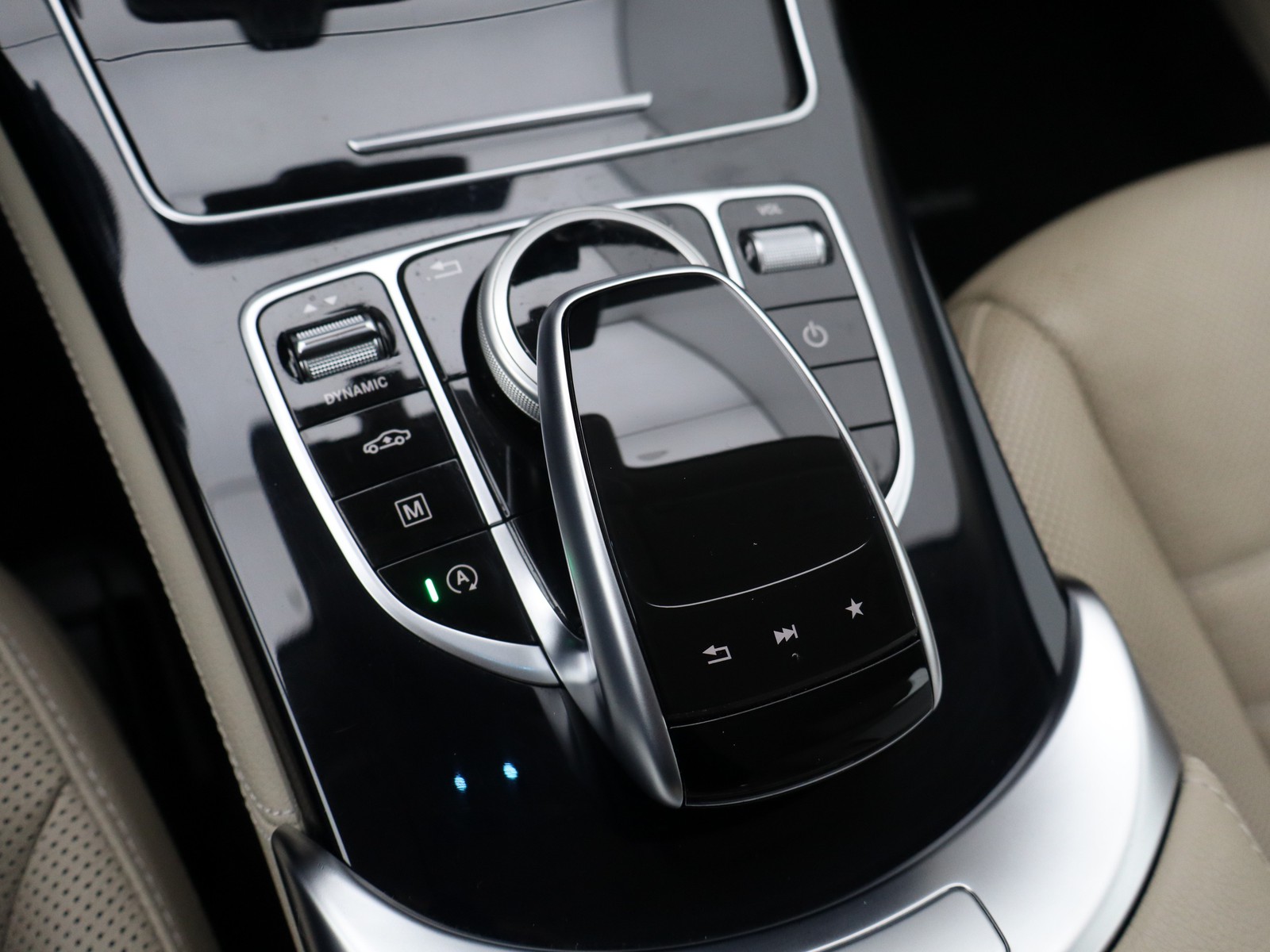 14 - Mercedes GLC suv 350 v6 d exclusive 4matic 9g-tronic