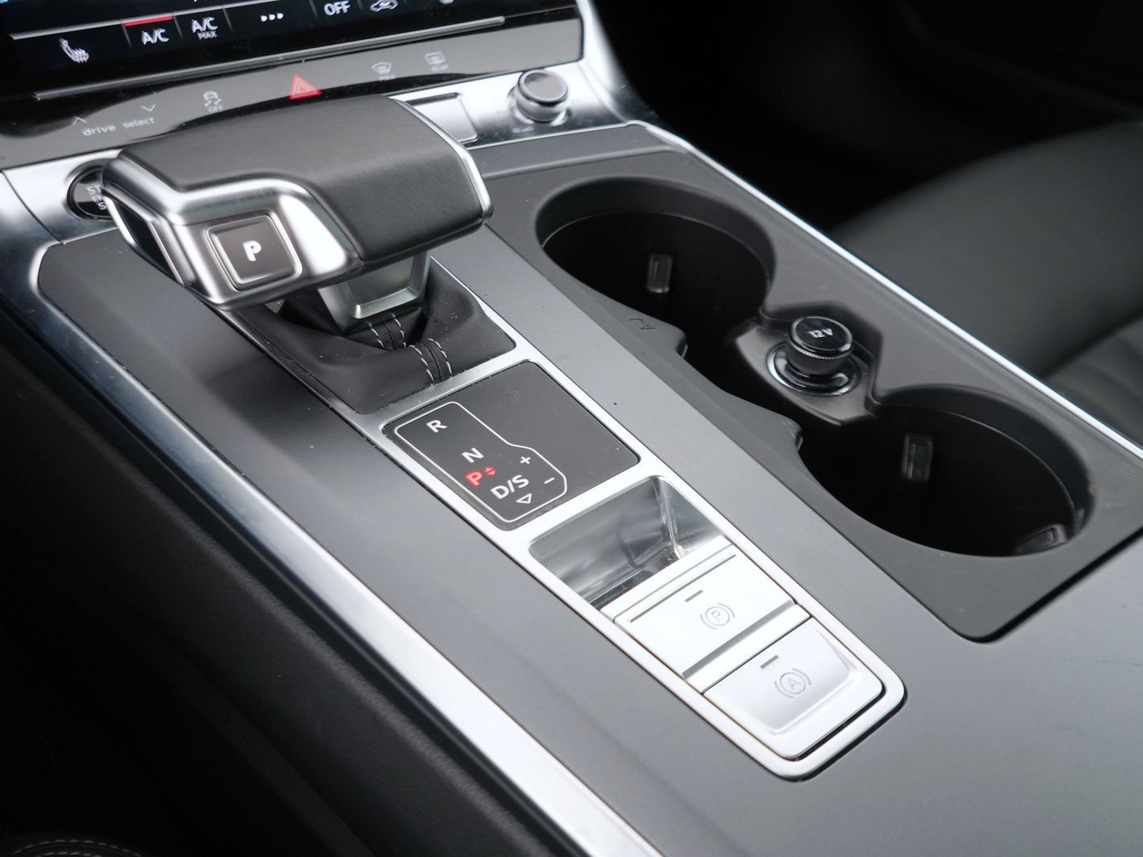 26 - Audi A6 avant 50 3.0 v6 tdi mhev 48v s line edition quattro ultra tiptronic