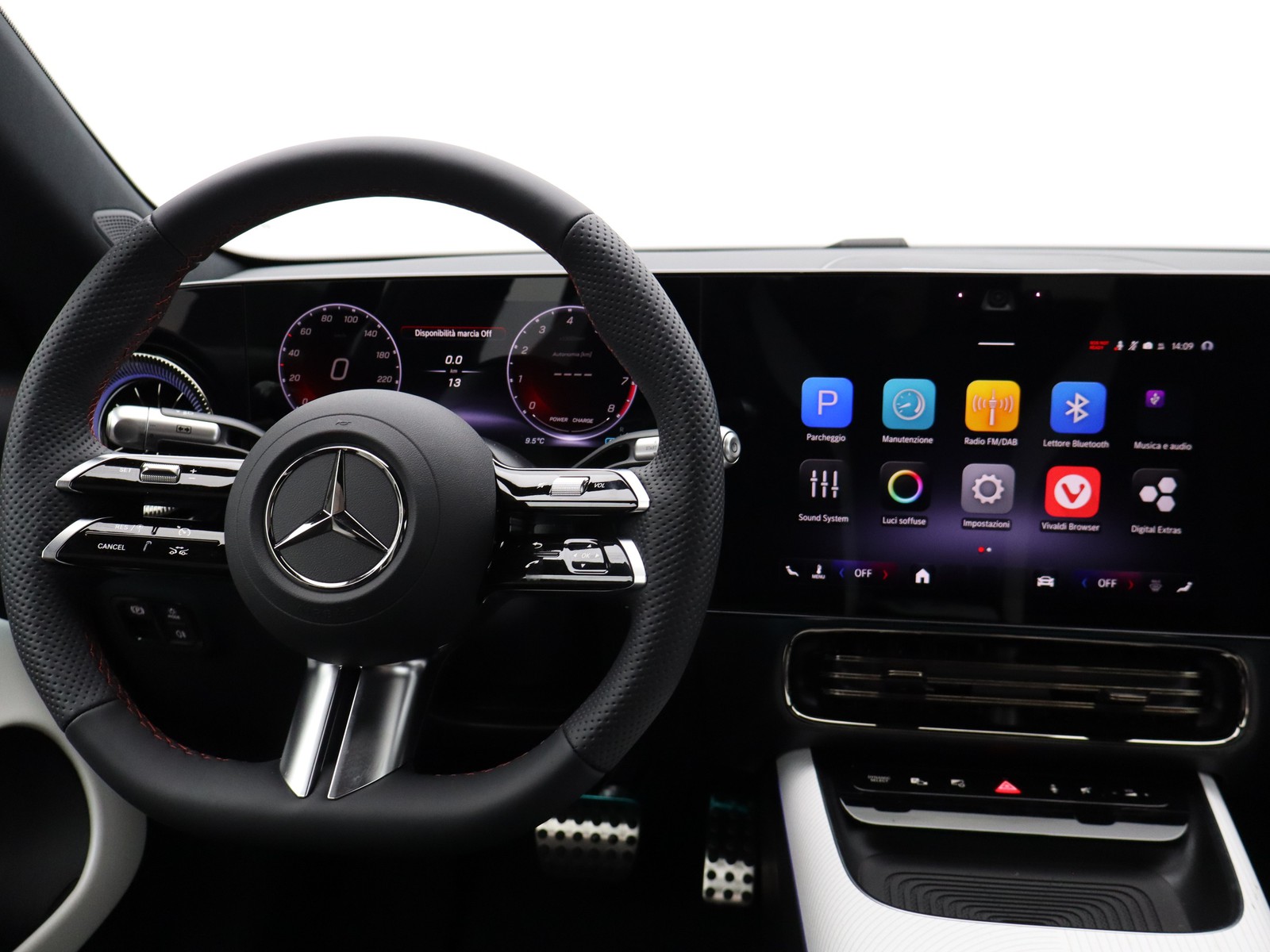 12 - Mercedes CLA 200 premium 4matic auto