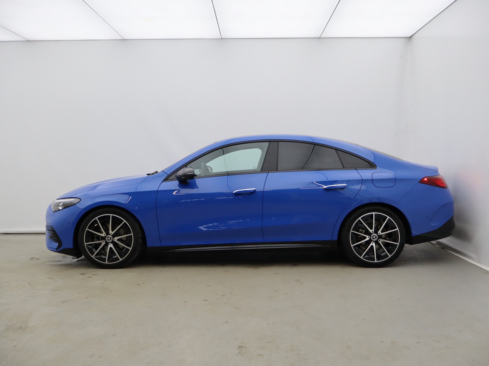 3 - Mercedes CLA 200 premium 4matic auto