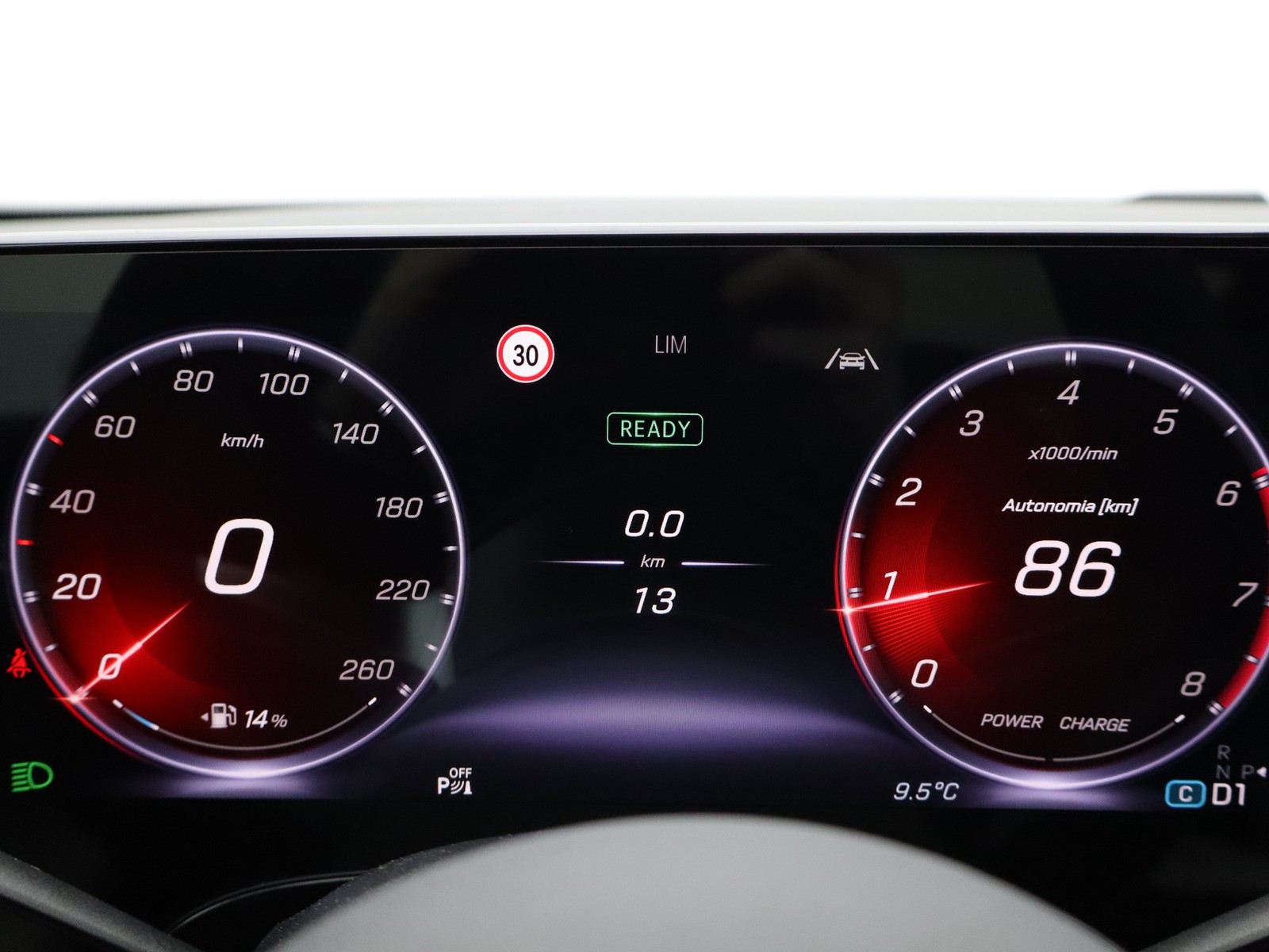 9 - Mercedes CLA 200 premium 4matic auto