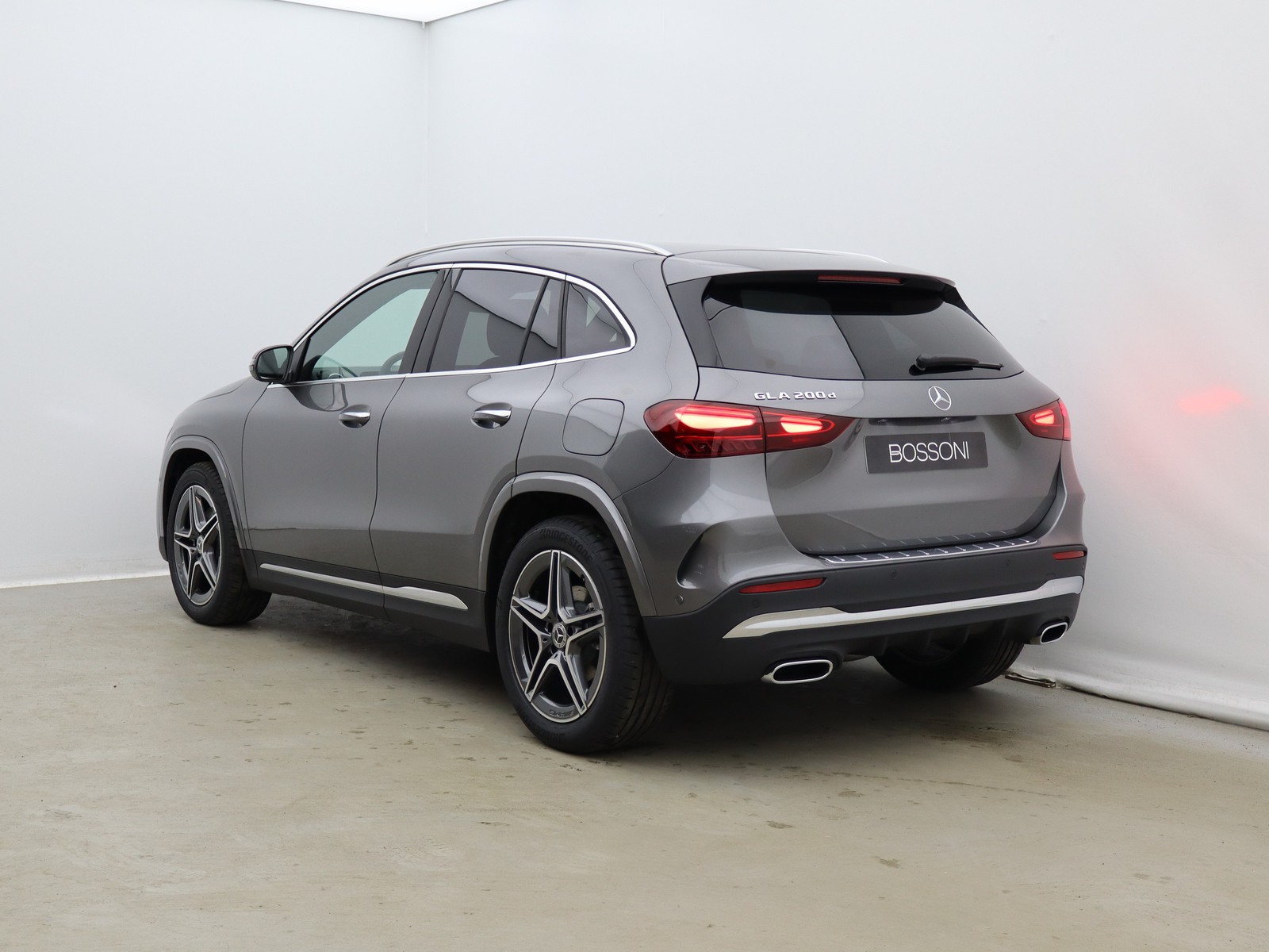 5 - Mercedes GLA 200 d amg line extra 8g-dct