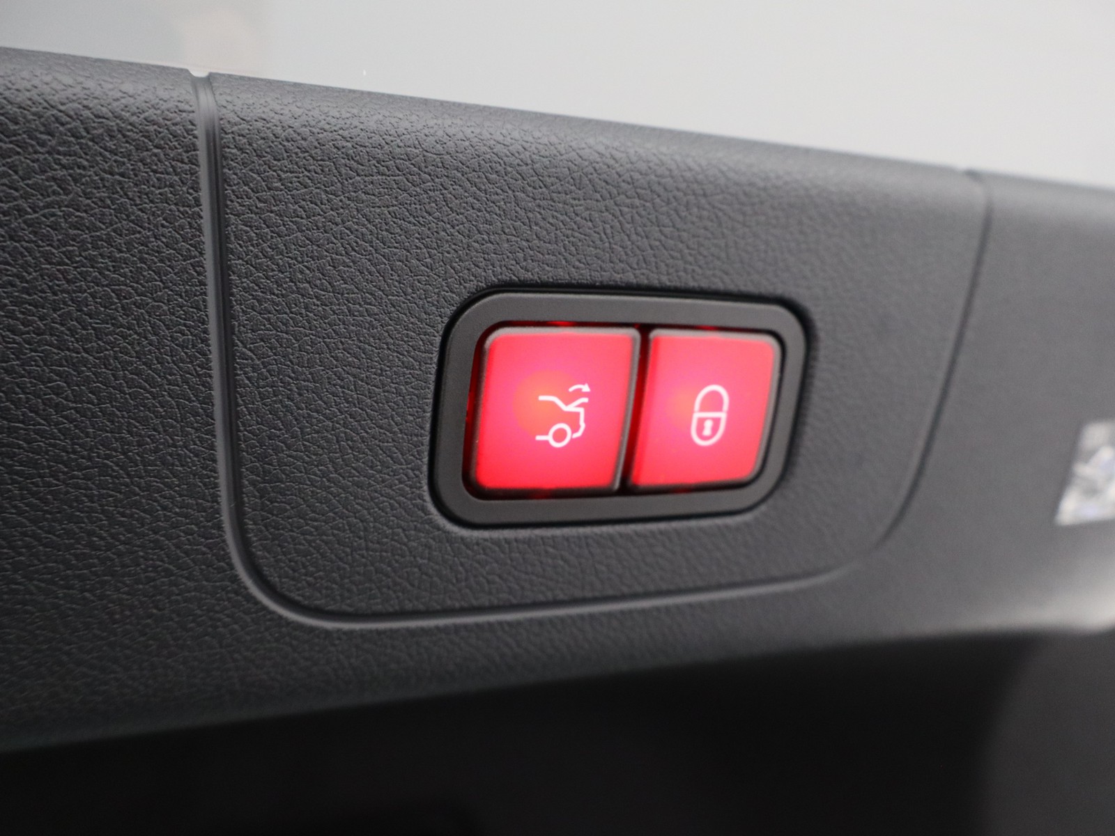 18 - Mercedes CLA 200 premium auto