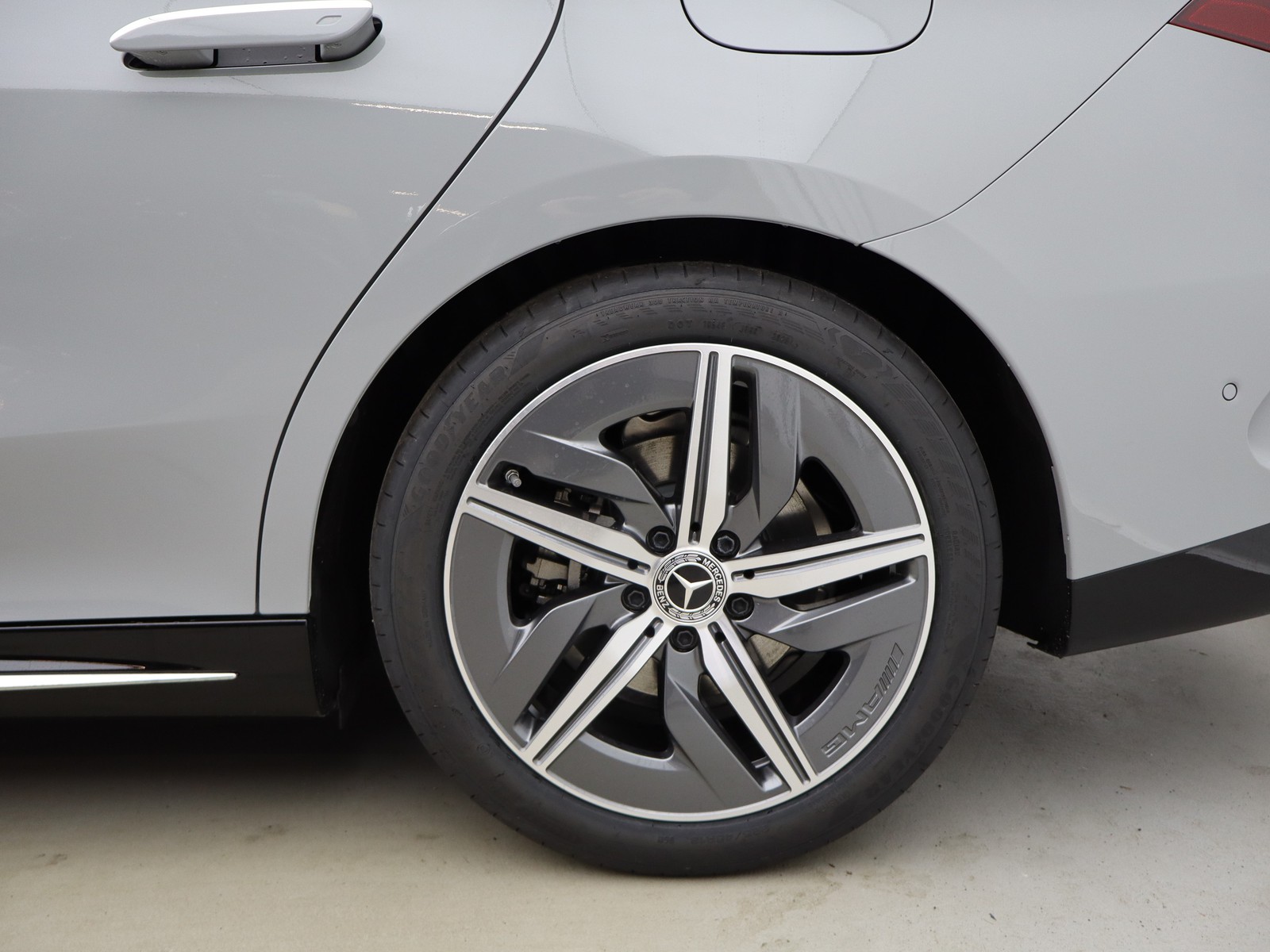 4 - Mercedes CLA 200 premium auto