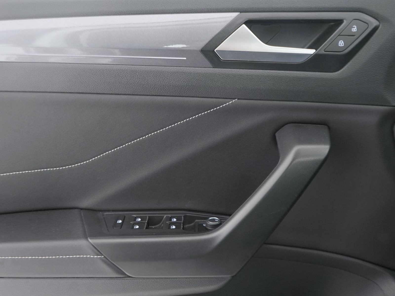 17 - Volkswagen T-Roc 1.5 tsi act style dsg