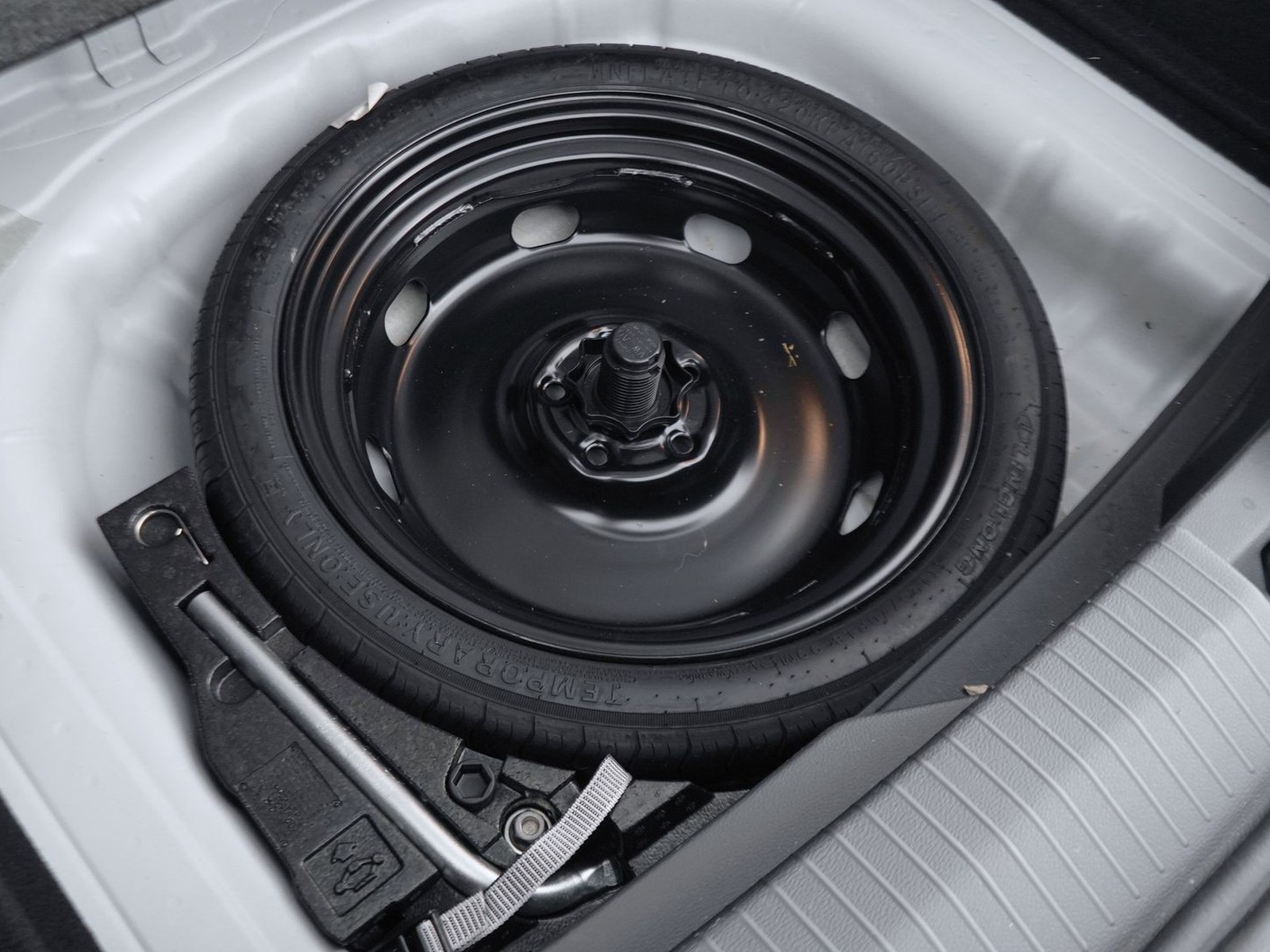 32 - Volkswagen T-Roc 1.5 tsi act style dsg