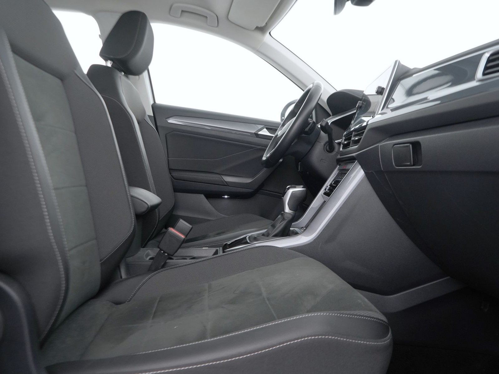 8 - Volkswagen T-Roc 1.5 tsi act style dsg