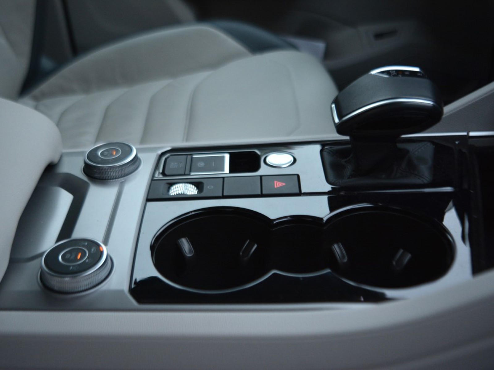 12 - Volkswagen Touareg 3.0 v6 tdi scr 231cv elegance 4motion tiptronic