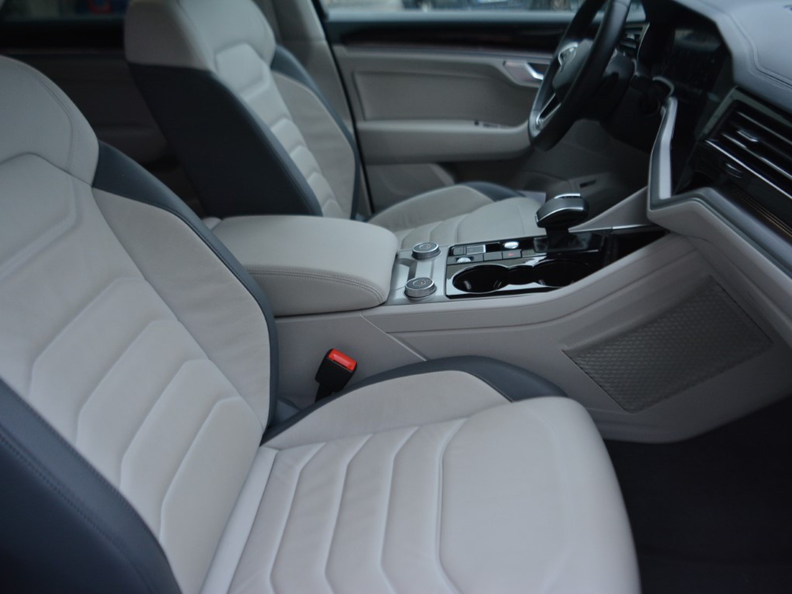 5 - Volkswagen Touareg 3.0 v6 tdi scr 231cv elegance 4motion tiptronic