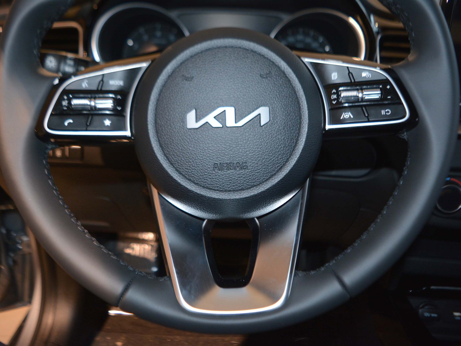 16 - Kia Xceed 1.0 t-gdi mhev 115cv business dct7