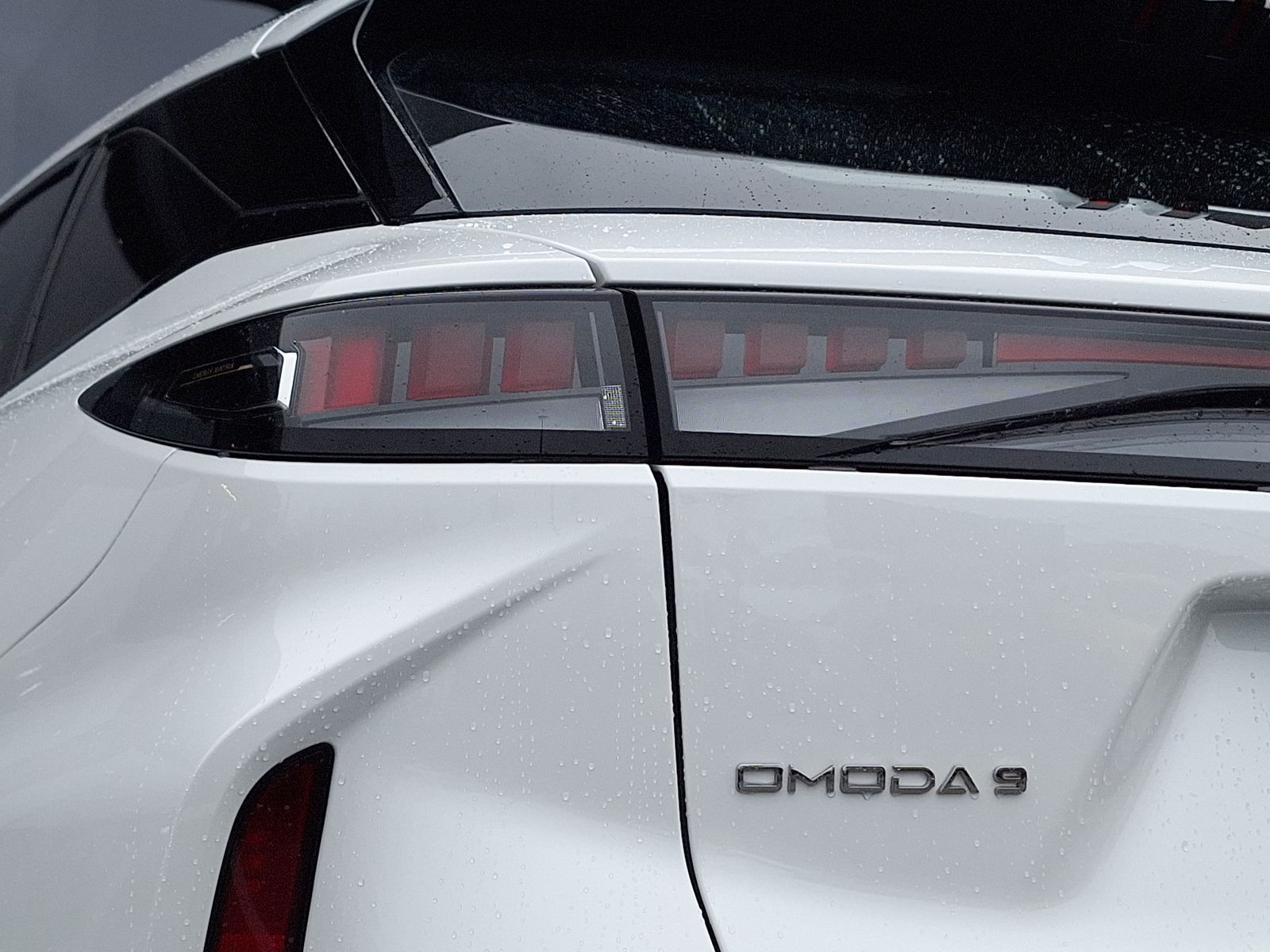 15 - Omoda 9 PHEV 1.5TGDI - Trazione AWD DHT3 Premium (AWD) - Interni Nero