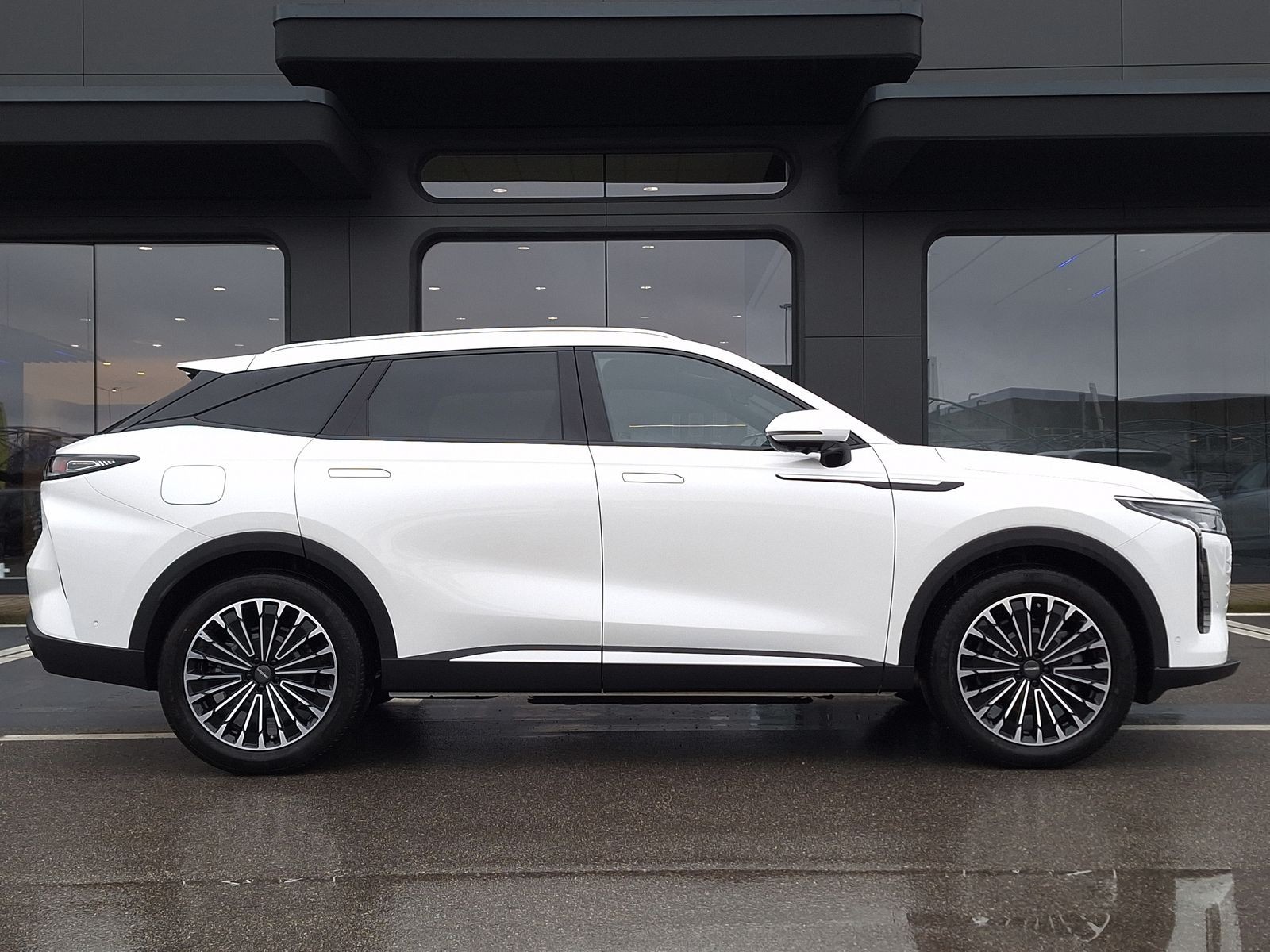 4 - Omoda 9 PHEV 1.5TGDI - Trazione AWD DHT3 Premium (AWD) - Interni Nero