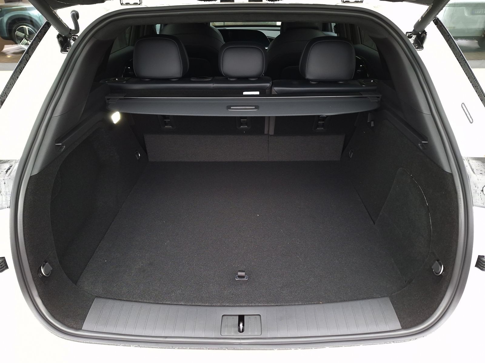 6 - Omoda 9 PHEV 1.5TGDI - Trazione AWD DHT3 Premium (AWD) - Interni Nero