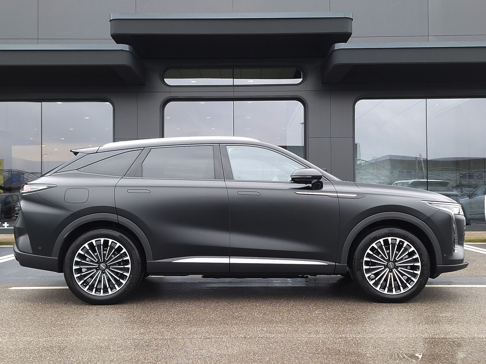 4 - Omoda 9 PHEV 1.5TGDI - Trazione AWD DHT3 Premium (AWD) - Interni Nero