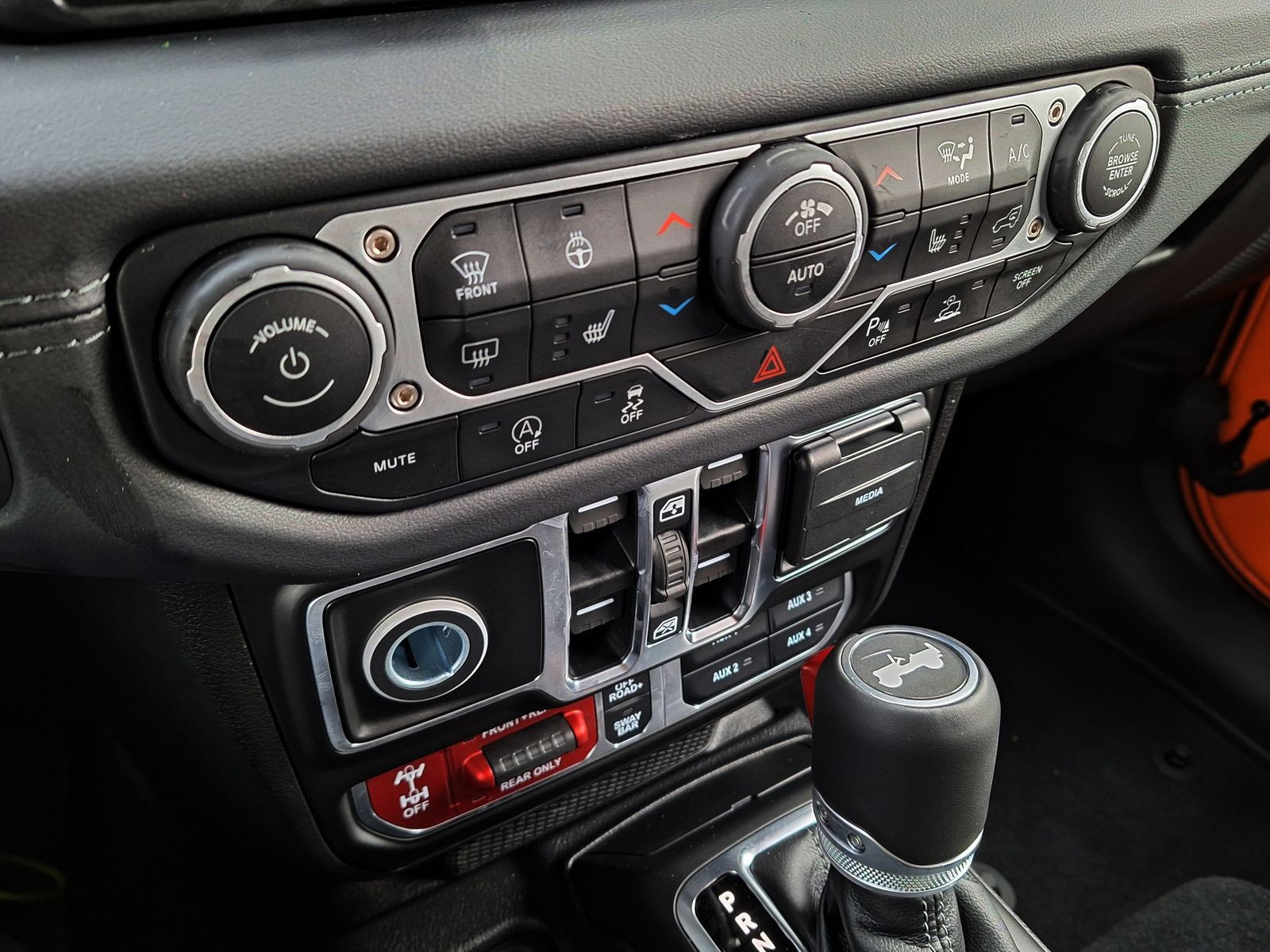 17 - Jeep Wrangler unlimited 2.0 turbo rubicon 4x4 auto