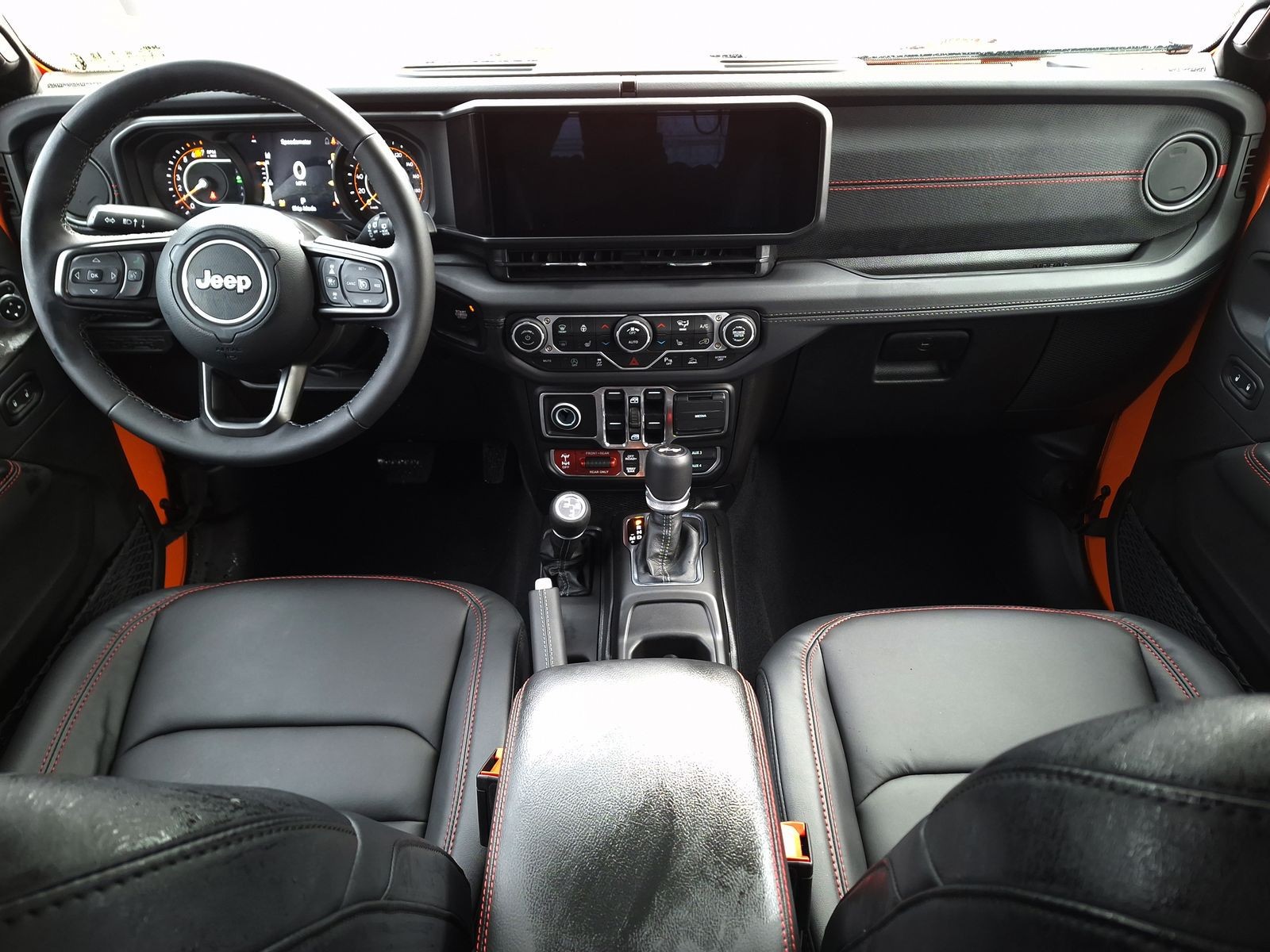 8 - Jeep Wrangler unlimited 2.0 turbo rubicon 4x4 auto