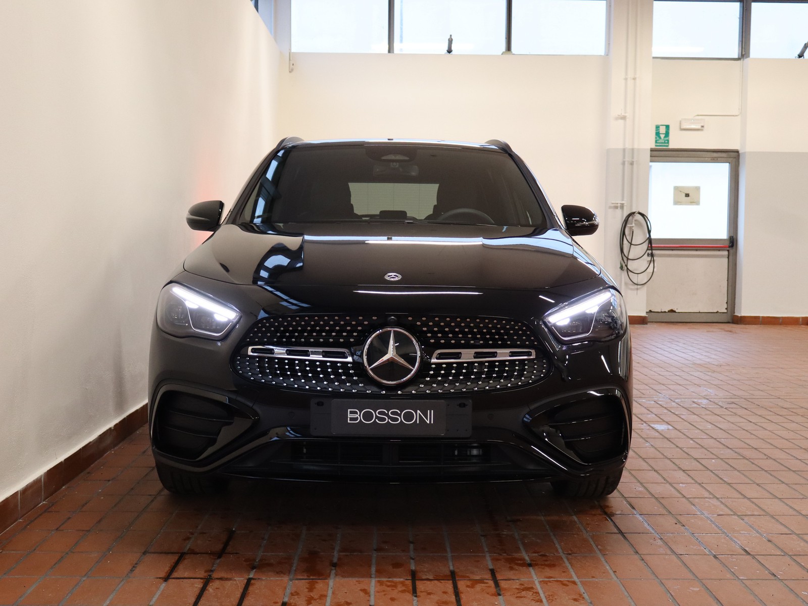 2 - Mercedes GLA 180 amg line advanced plus 7g-dct