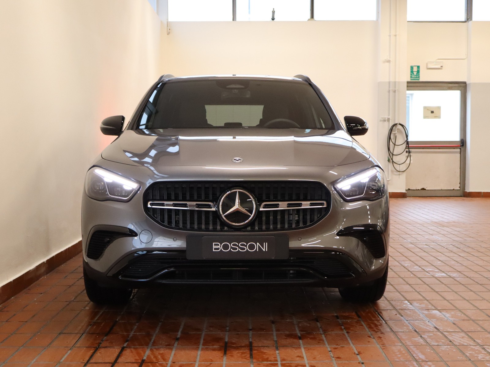 2 - Mercedes GLA 180 d progressive advanced 8g-dct