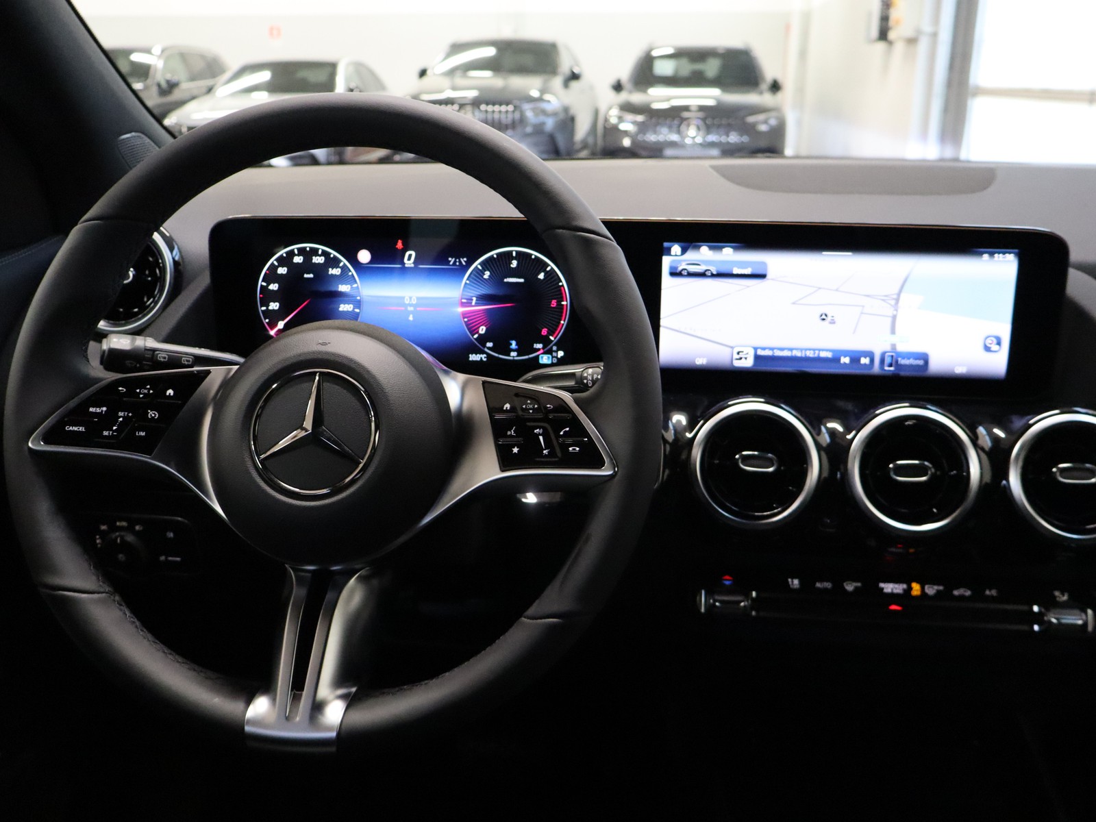 11 - Mercedes GLA 180 d progressive advanced 8g-dct