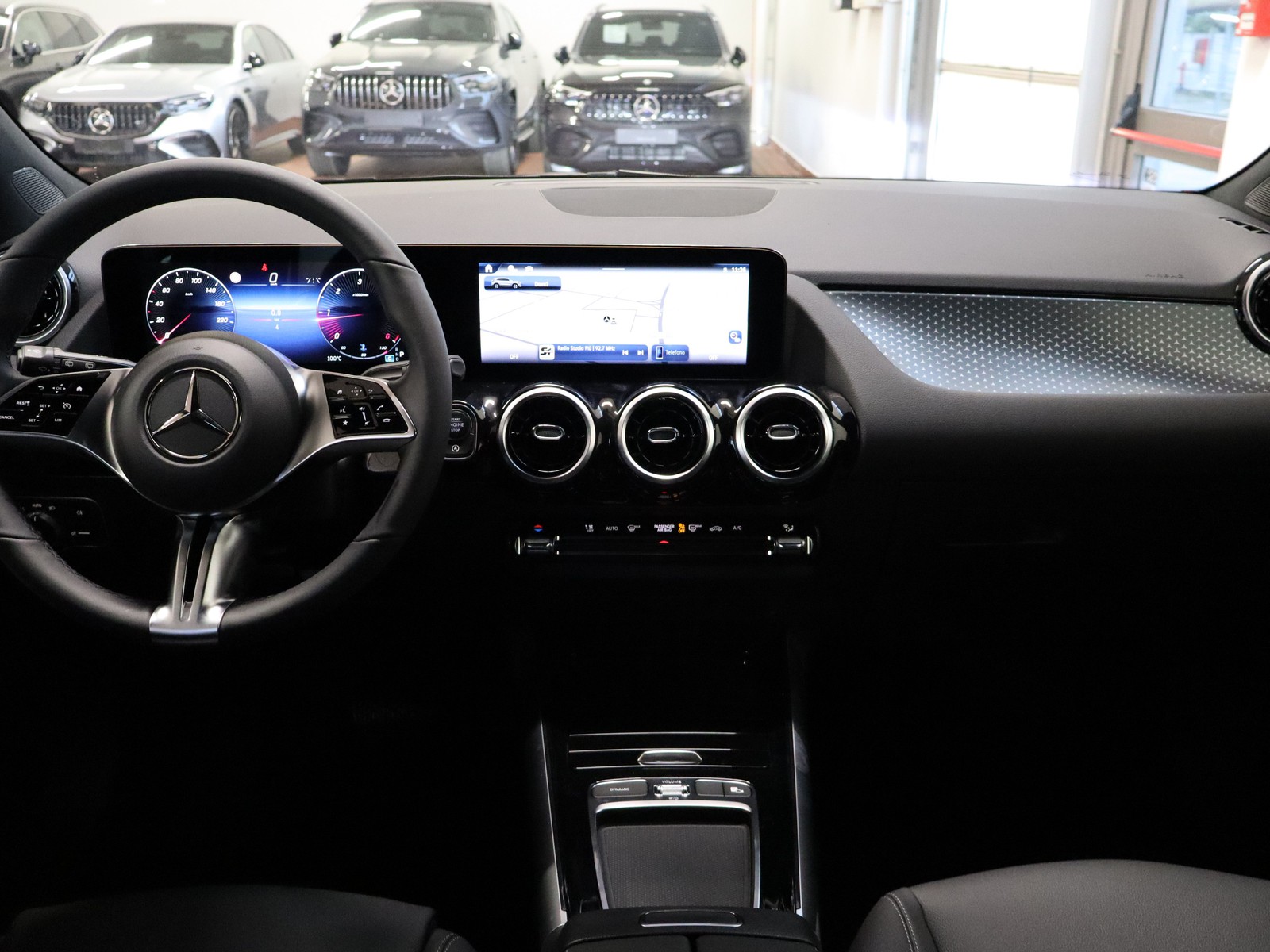 12 - Mercedes GLA 180 d progressive advanced 8g-dct