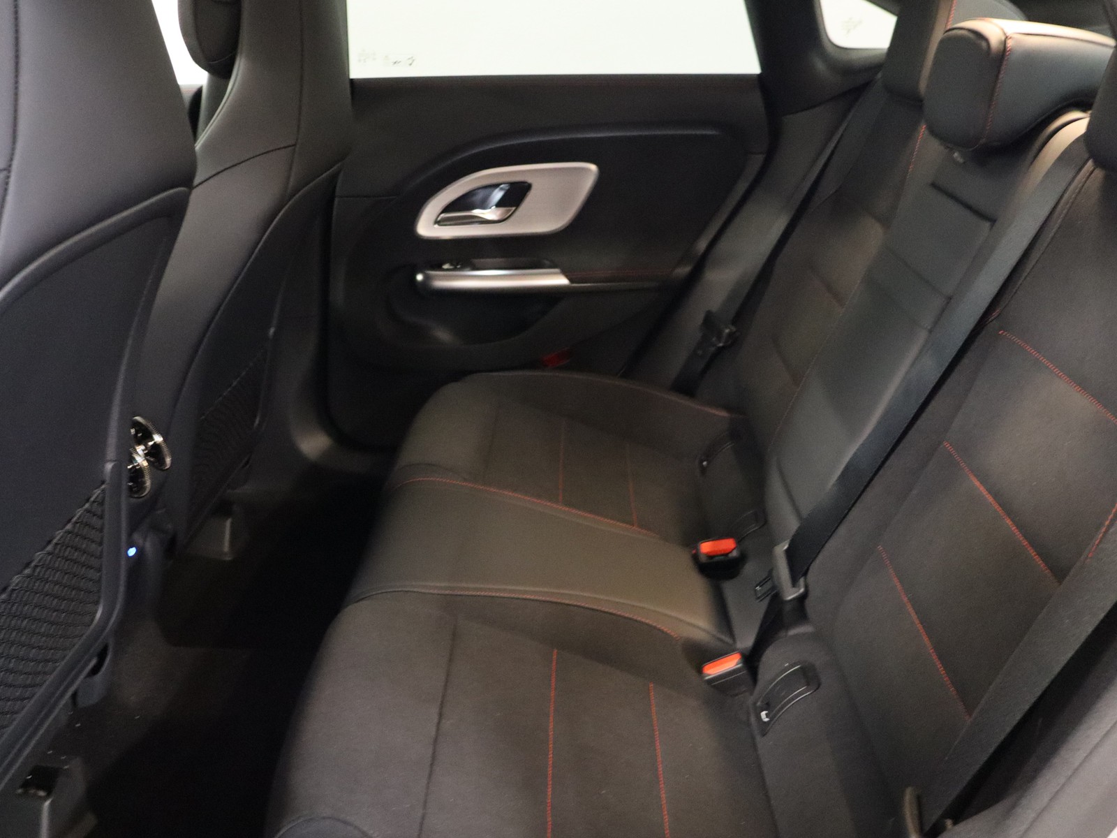 8 - Mercedes CLA 200 premium auto