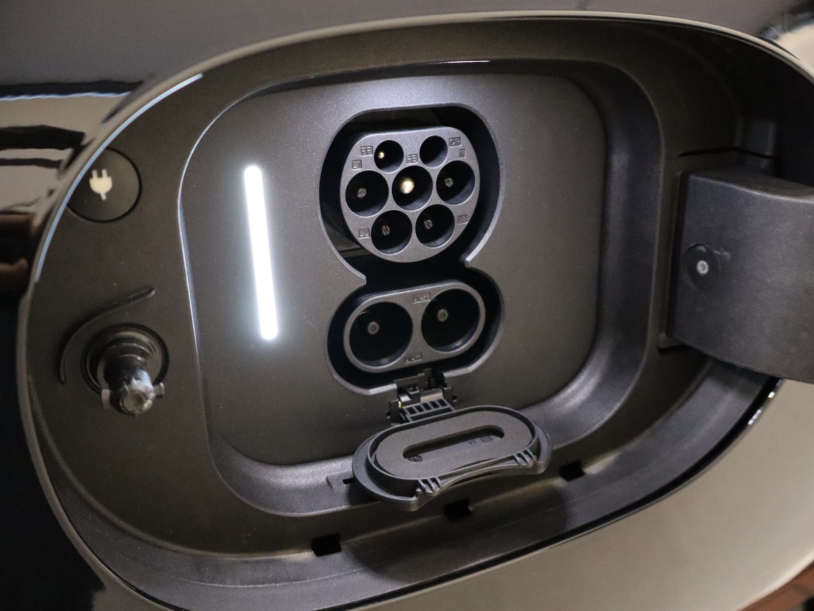 17 - Mercedes CLA eq 250+ advanced plus