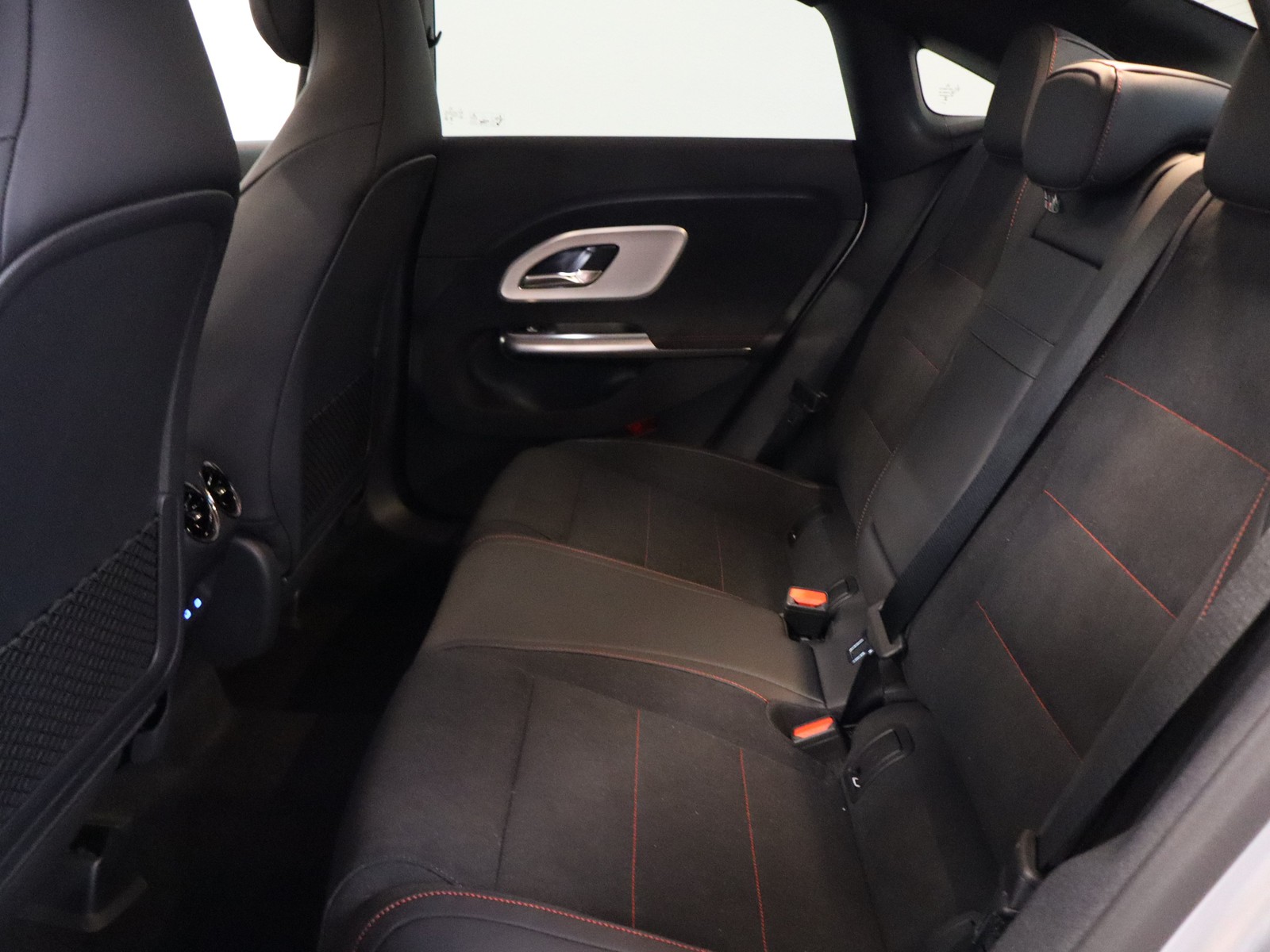 8 - Mercedes CLA 200 advanced plus 4matic auto