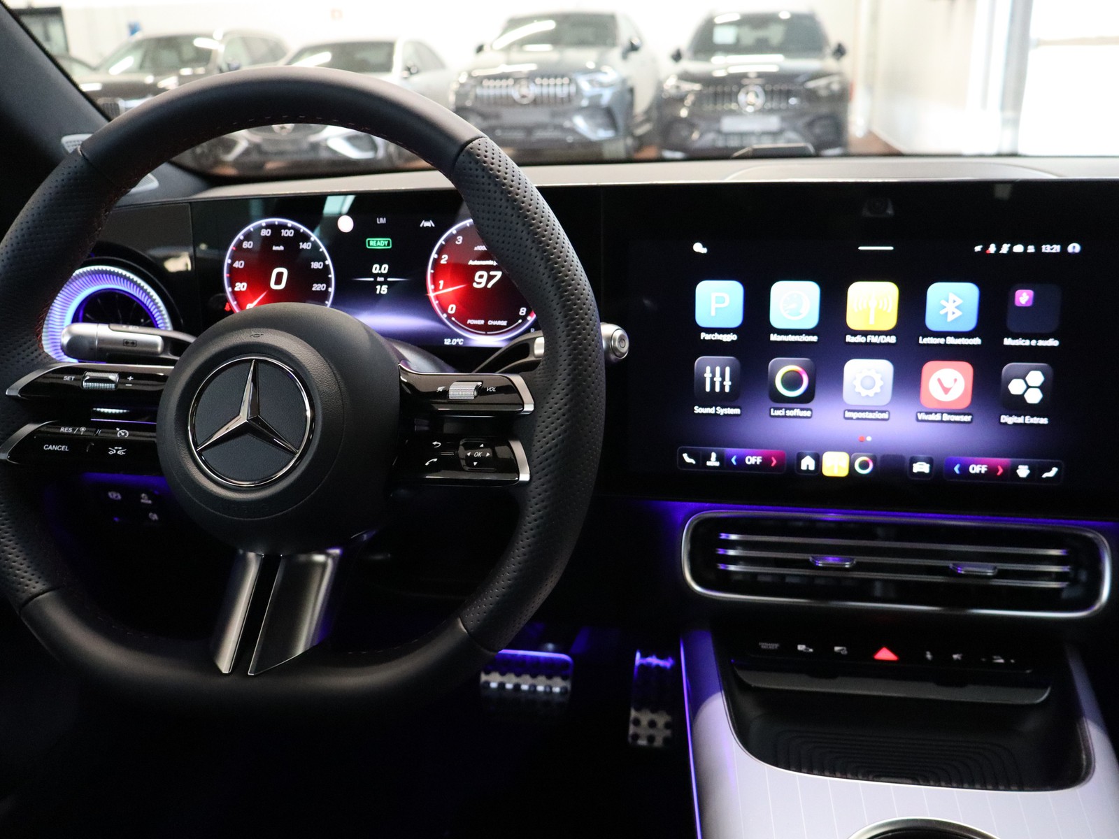 12 - Mercedes CLA 200 premium auto