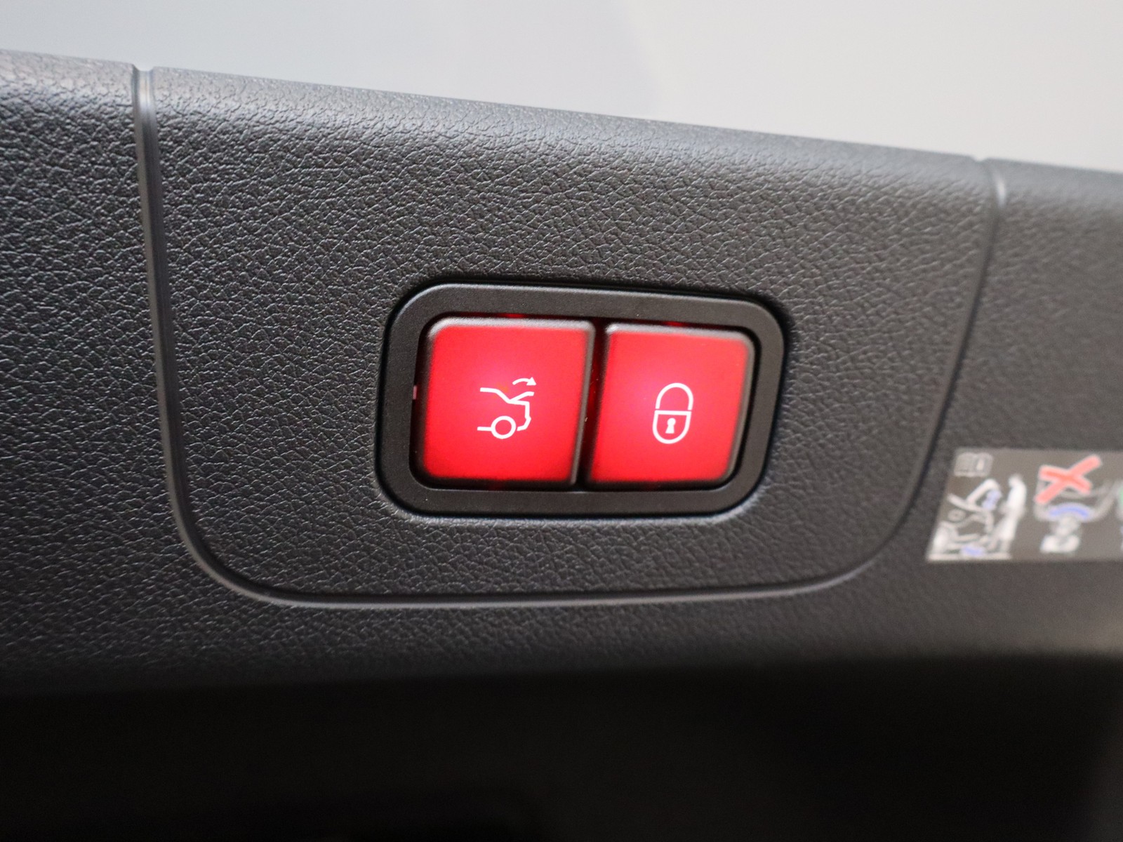 18 - Mercedes CLA 200 premium auto