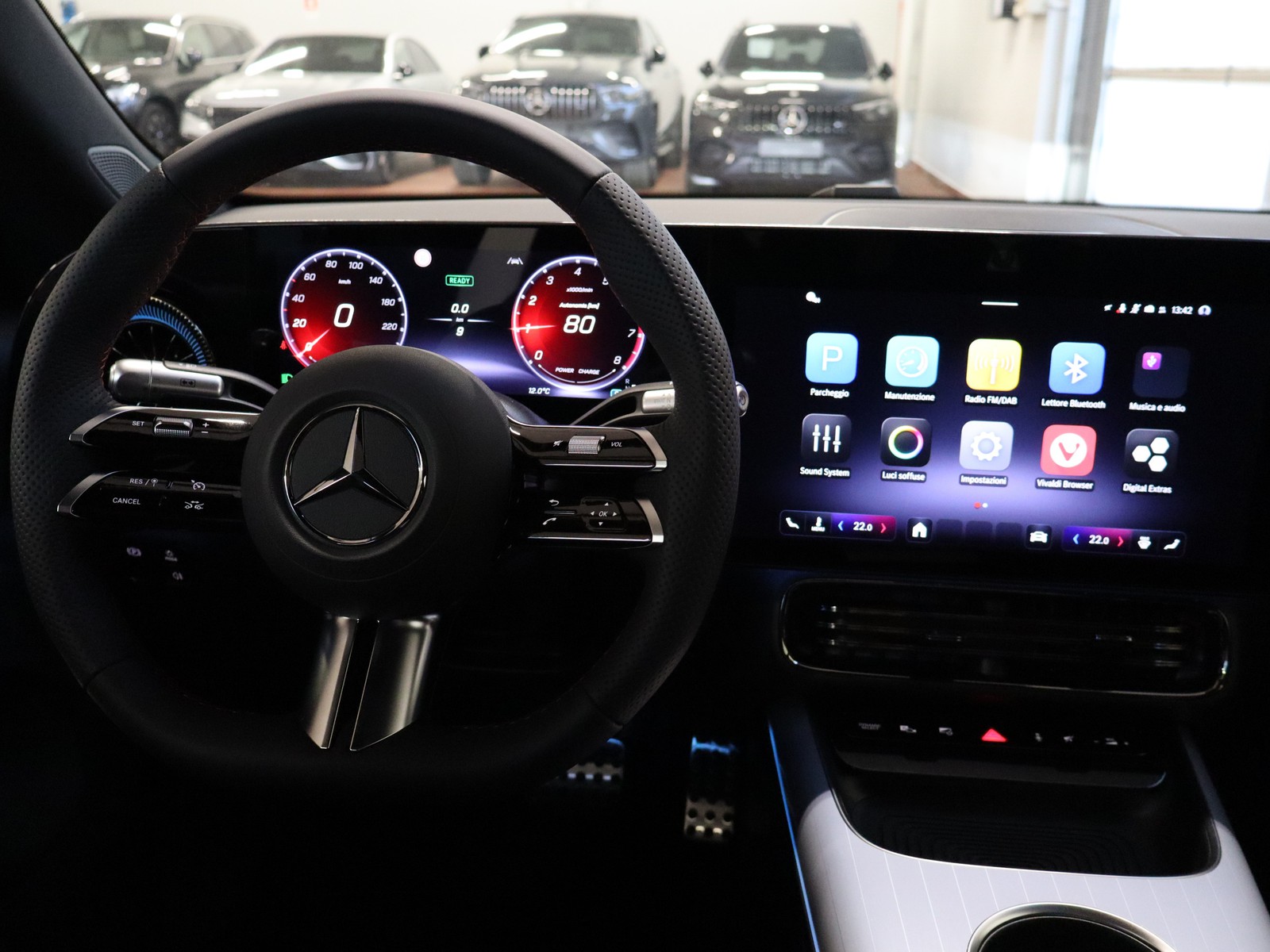 12 - Mercedes CLA 200 premium 4matic auto