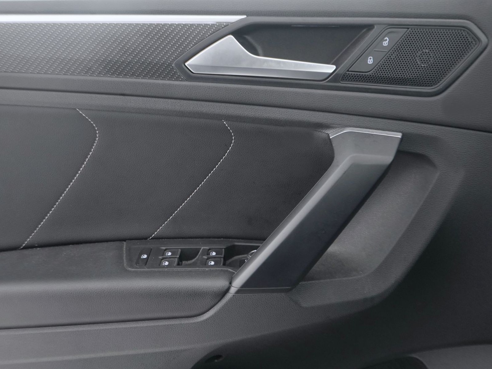 17 - Volkswagen Tiguan 1.5 tsi act 150cv r-line dsg