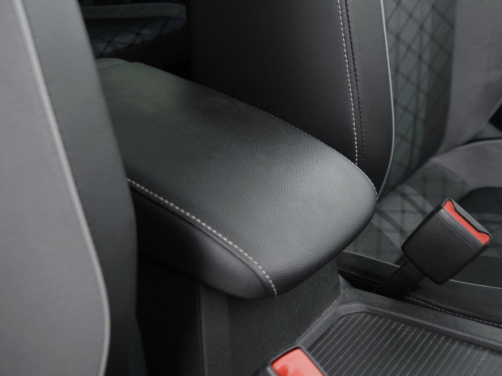 18 - Volkswagen Tiguan 1.5 tsi act 150cv r-line dsg