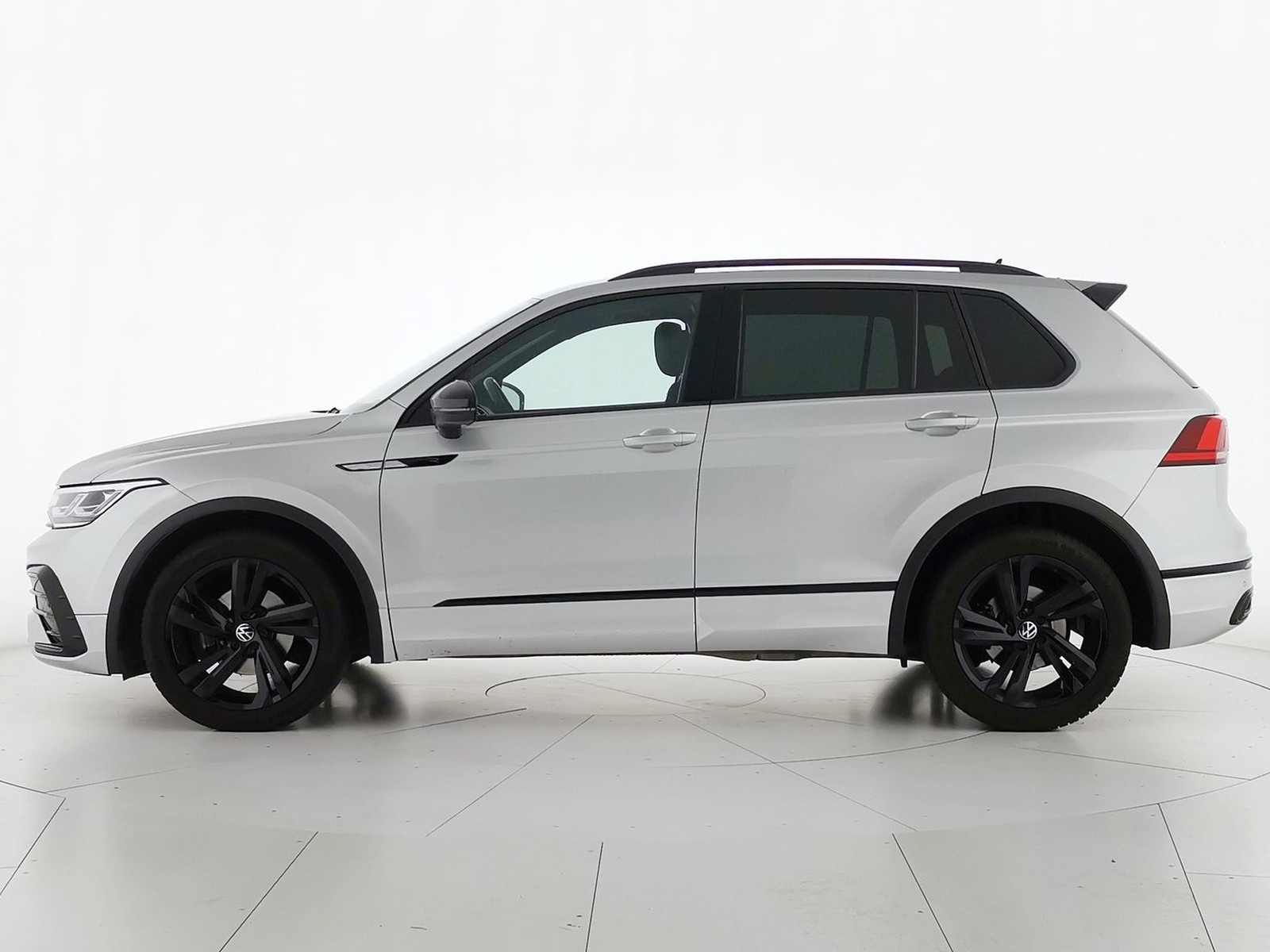 3 - Volkswagen Tiguan 1.5 tsi act 150cv r-line dsg