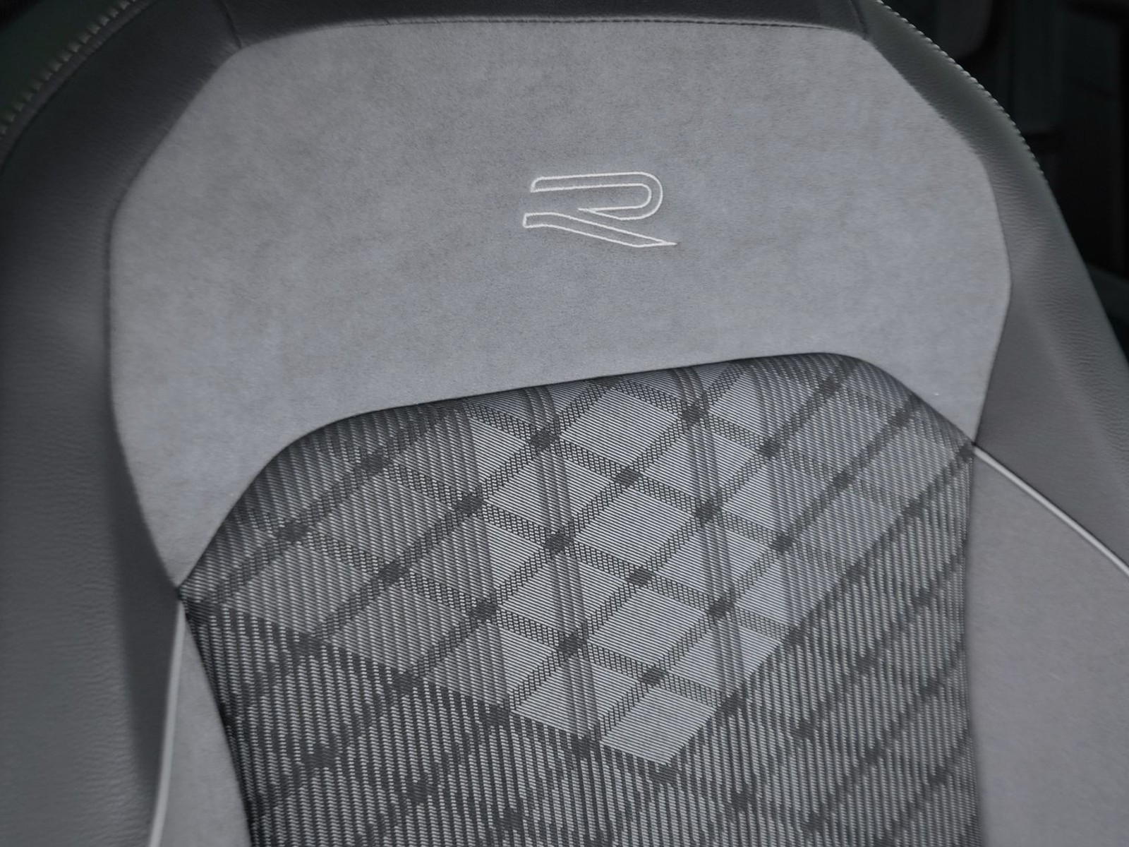 21 - Volkswagen Tiguan 1.5 tsi act 150cv r-line dsg