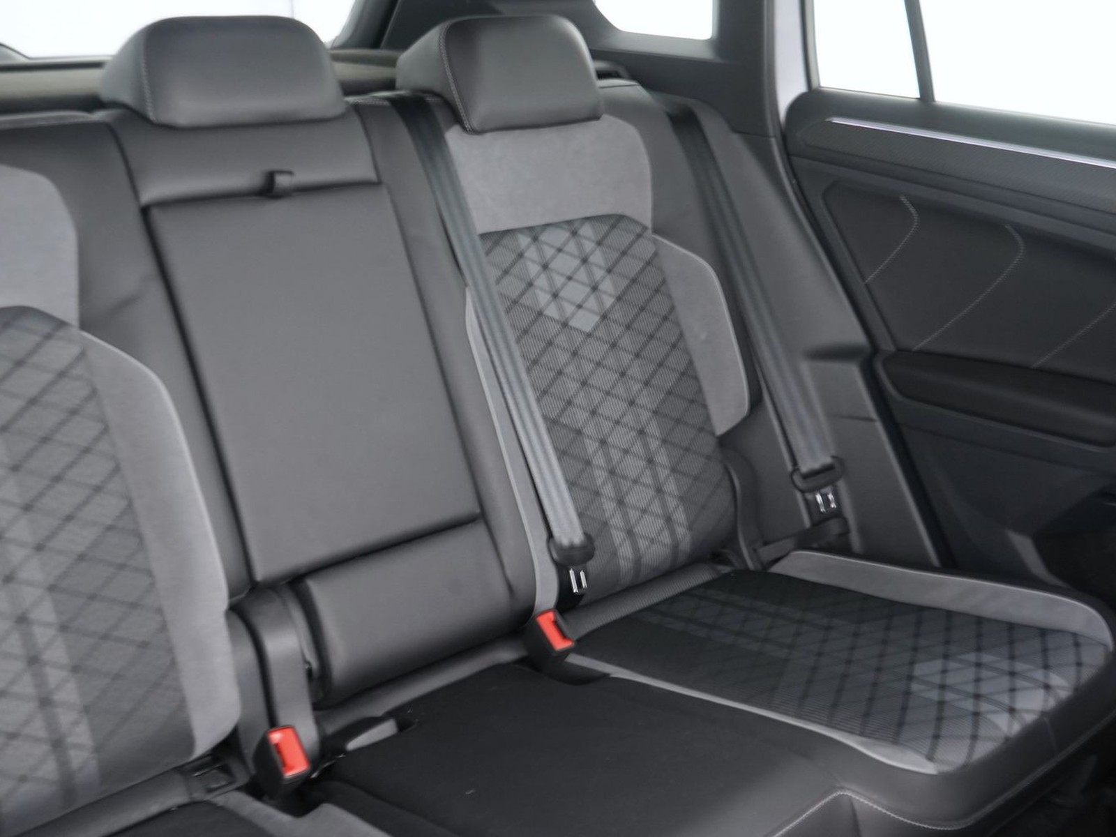 22 - Volkswagen Tiguan 1.5 tsi act 150cv r-line dsg