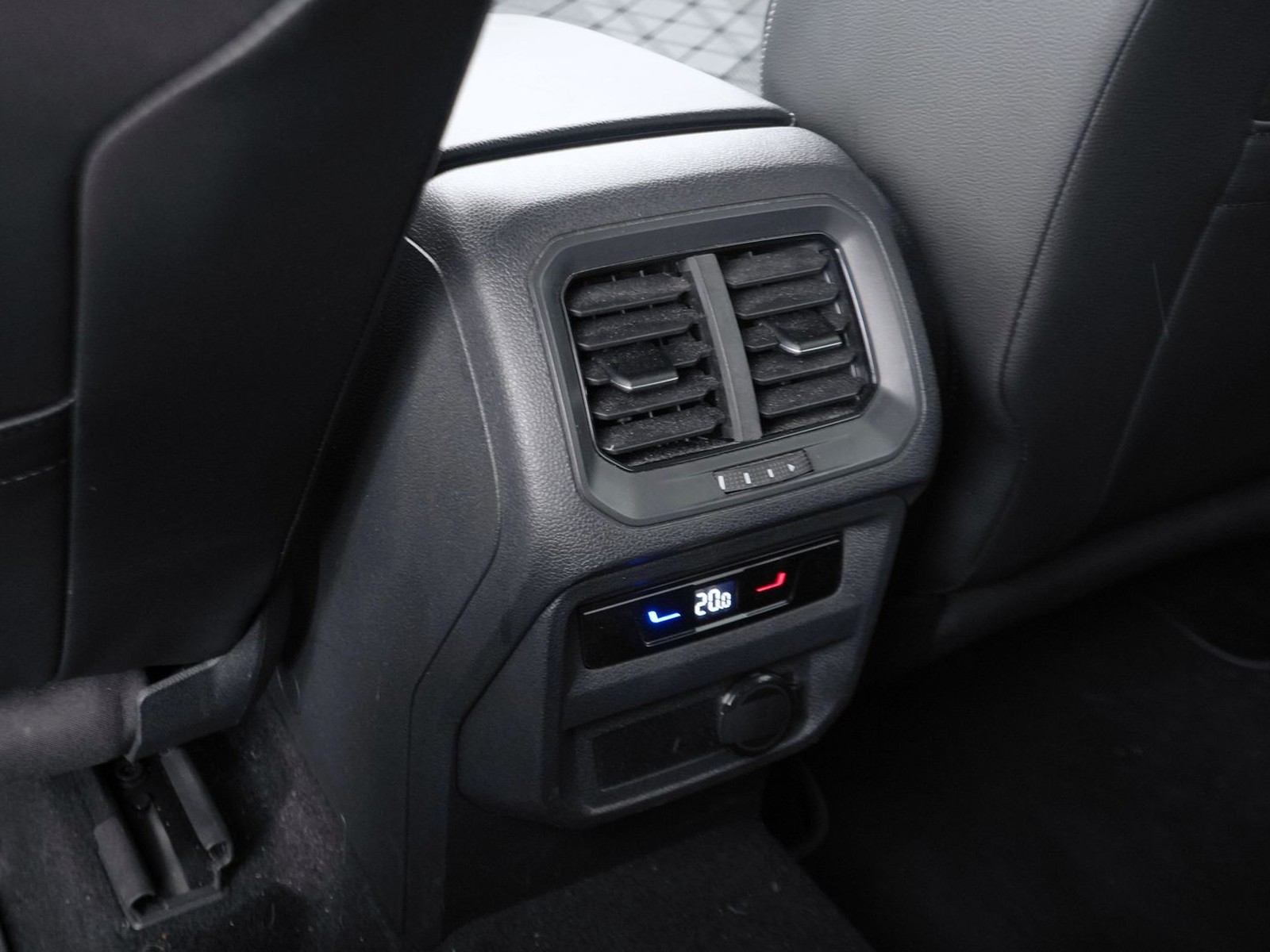 28 - Volkswagen Tiguan 1.5 tsi act 150cv r-line dsg