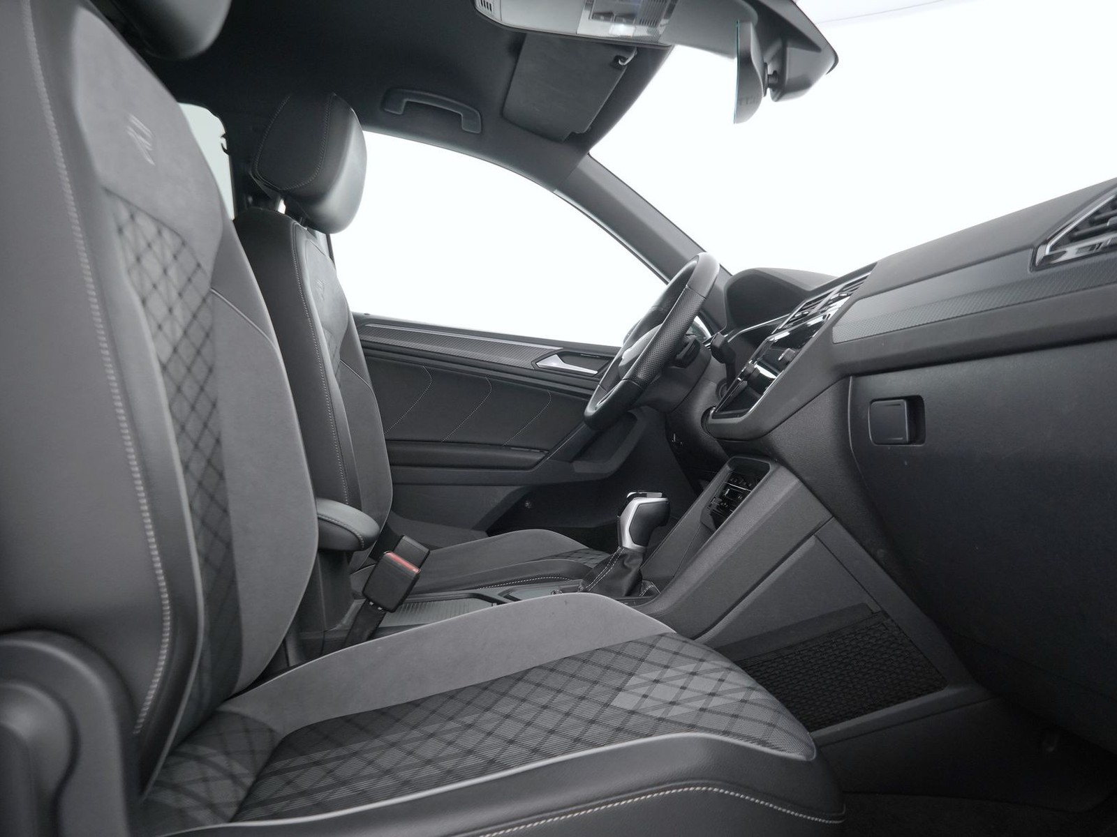 8 - Volkswagen Tiguan 1.5 tsi act 150cv r-line dsg