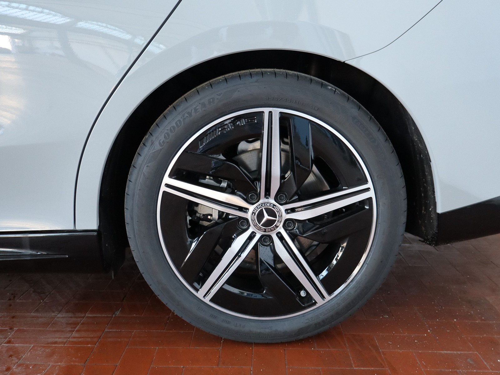 4 - Mercedes CLA 200 premium auto