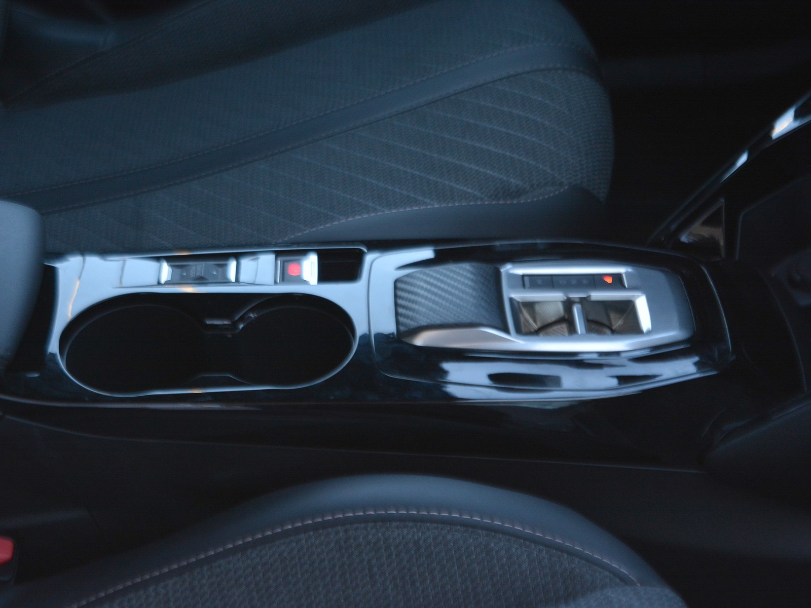 12 - Peugeot 2008 1.2 puretech 130cv allure eat8 s&s